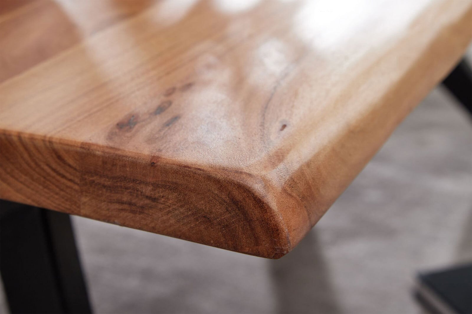 Couchtisch 115 x 64 cm Akazie massiv