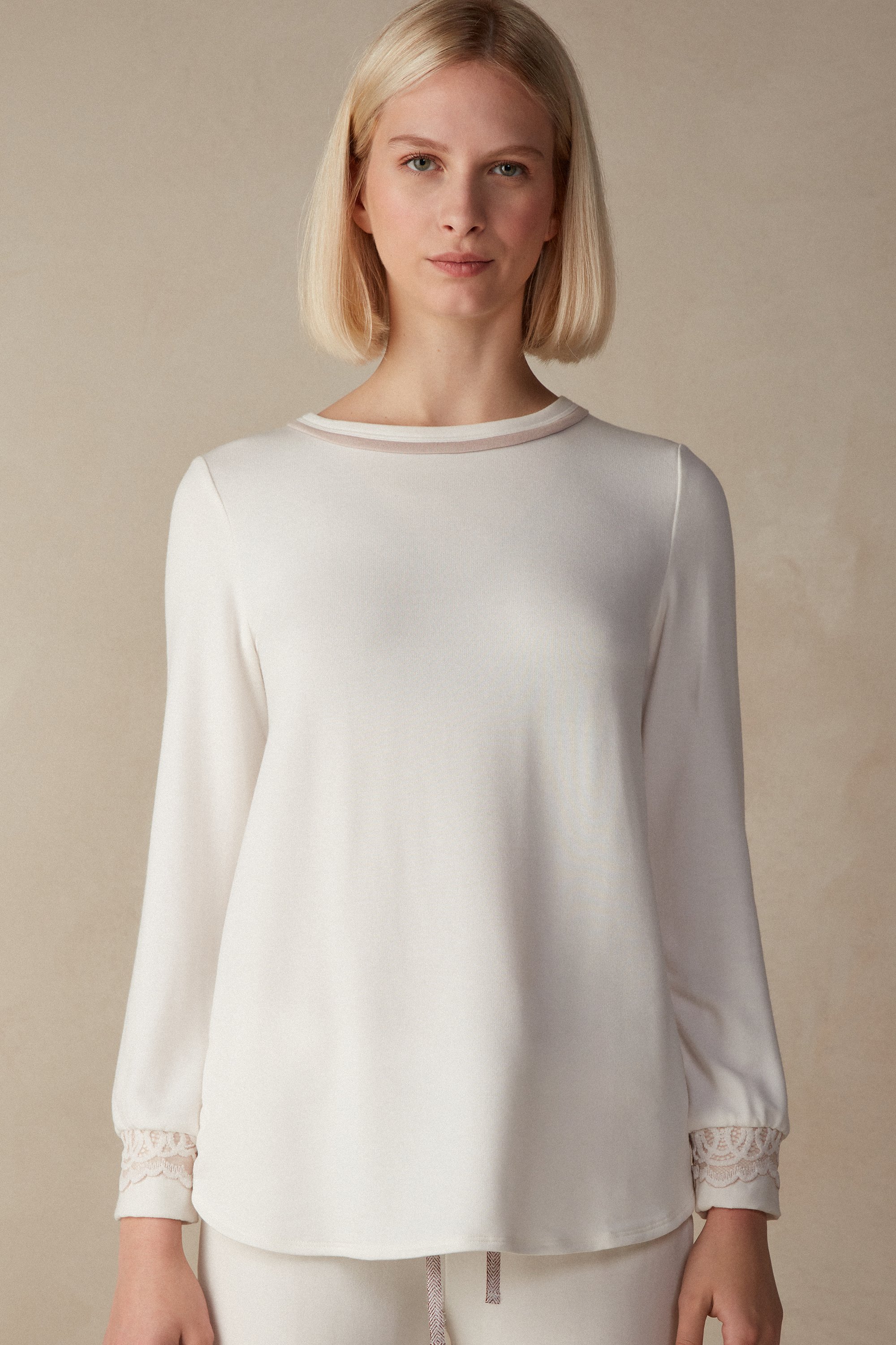 Camiseta romântica para quarto em modal com lã.