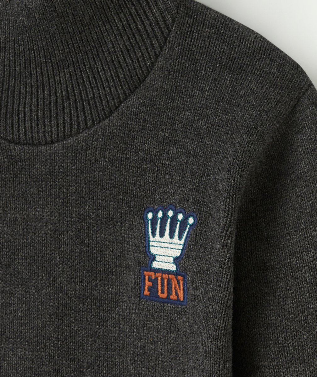 PULL GARÇON EN TRICOT GRIS AVEC COL MONTANT