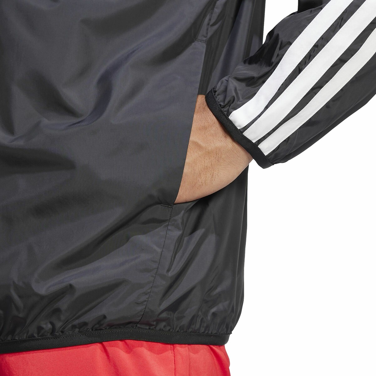ROUPAS ESPORTIVAS ADIDAS<br>Corta-vento com 3 listras Essenciais