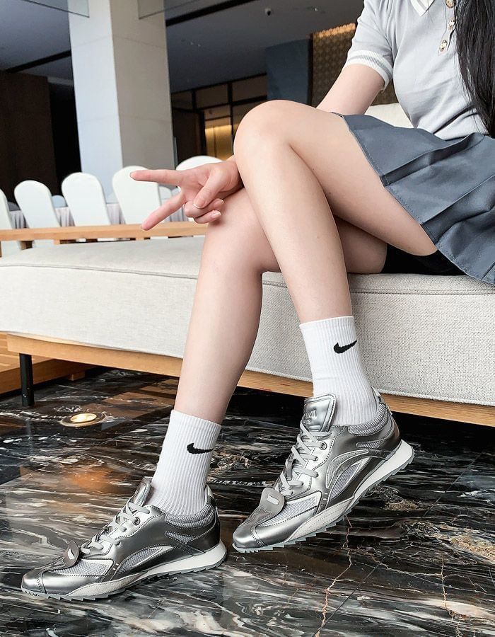 Anran - Sneakers van imitatieleer met puntige neus en vetersluiting