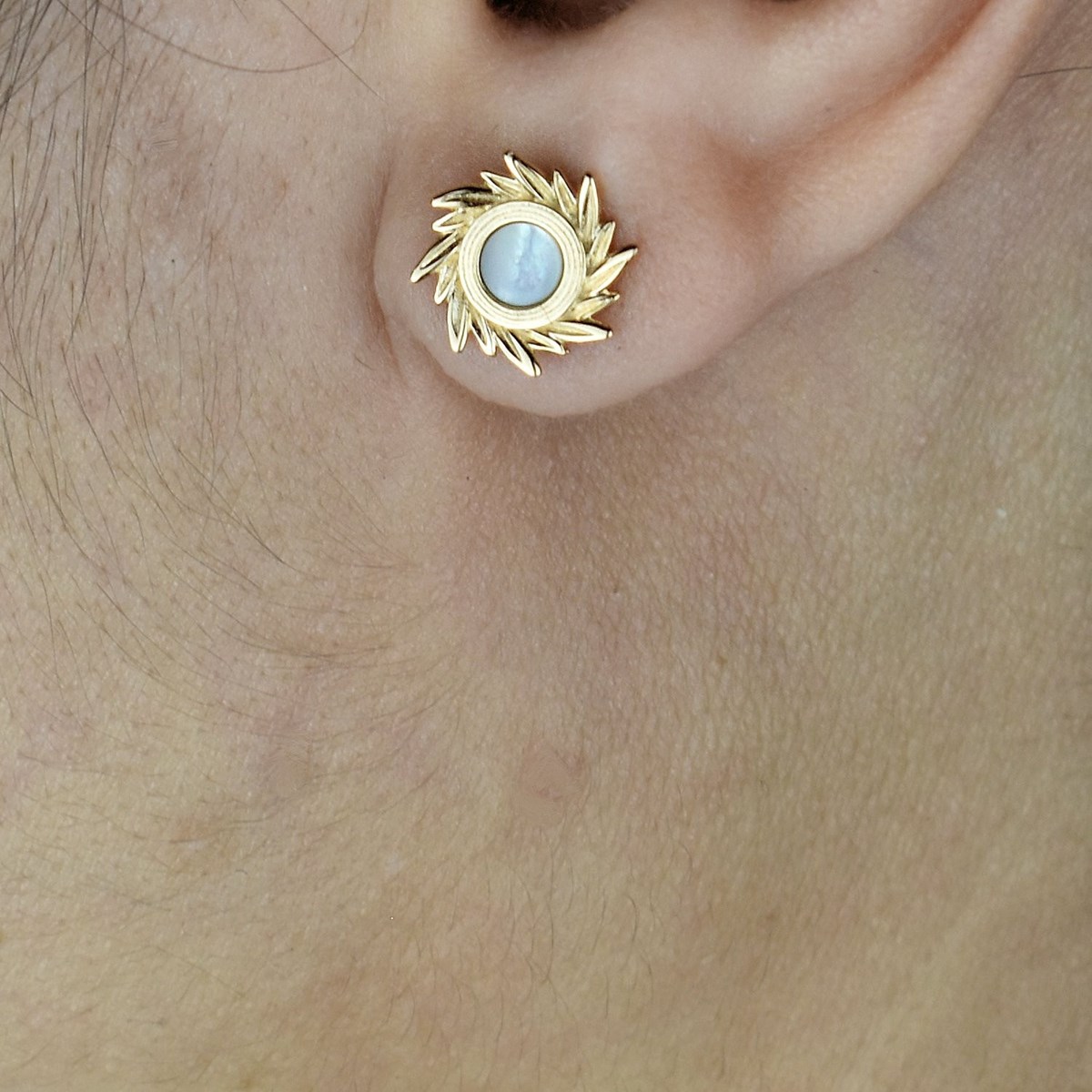 Boucles d'oreilles soleil de nacre Plaqué OR 750 3 microns