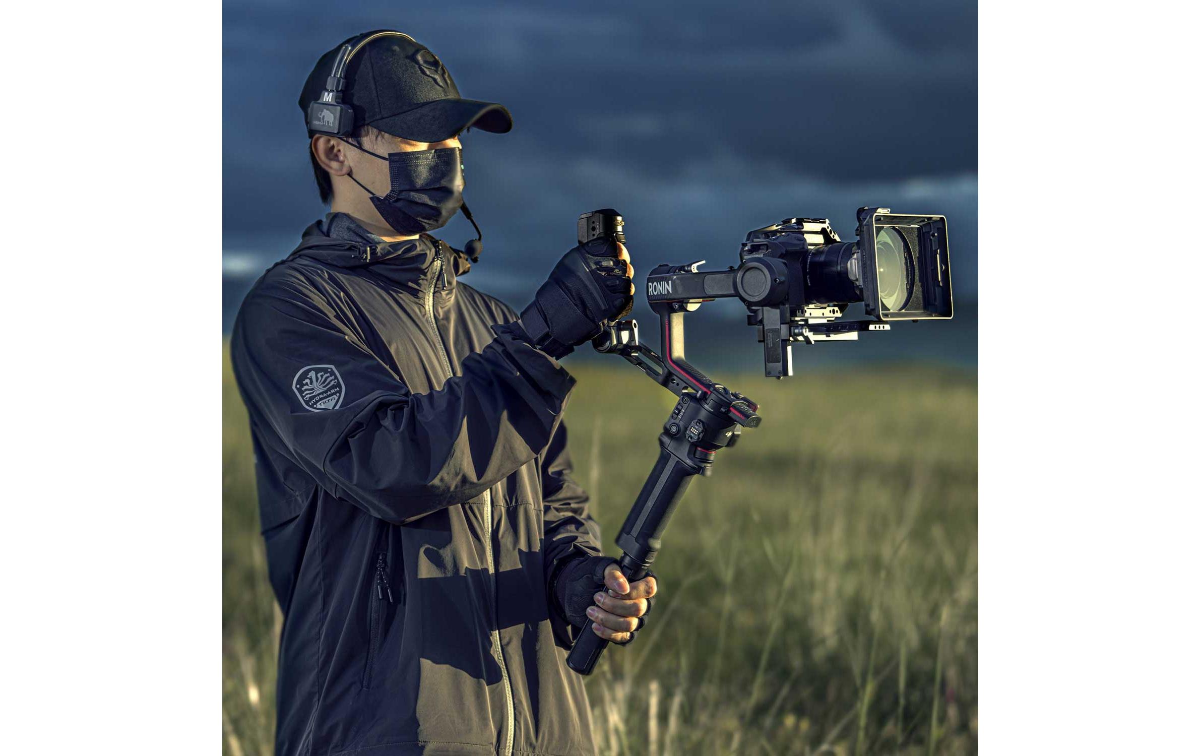 Leichter hinterer Bediengriff für DJI Ronin<br>Leichtes und praktisches Gerät für Aufnahmen aus niedrigerem Winkel