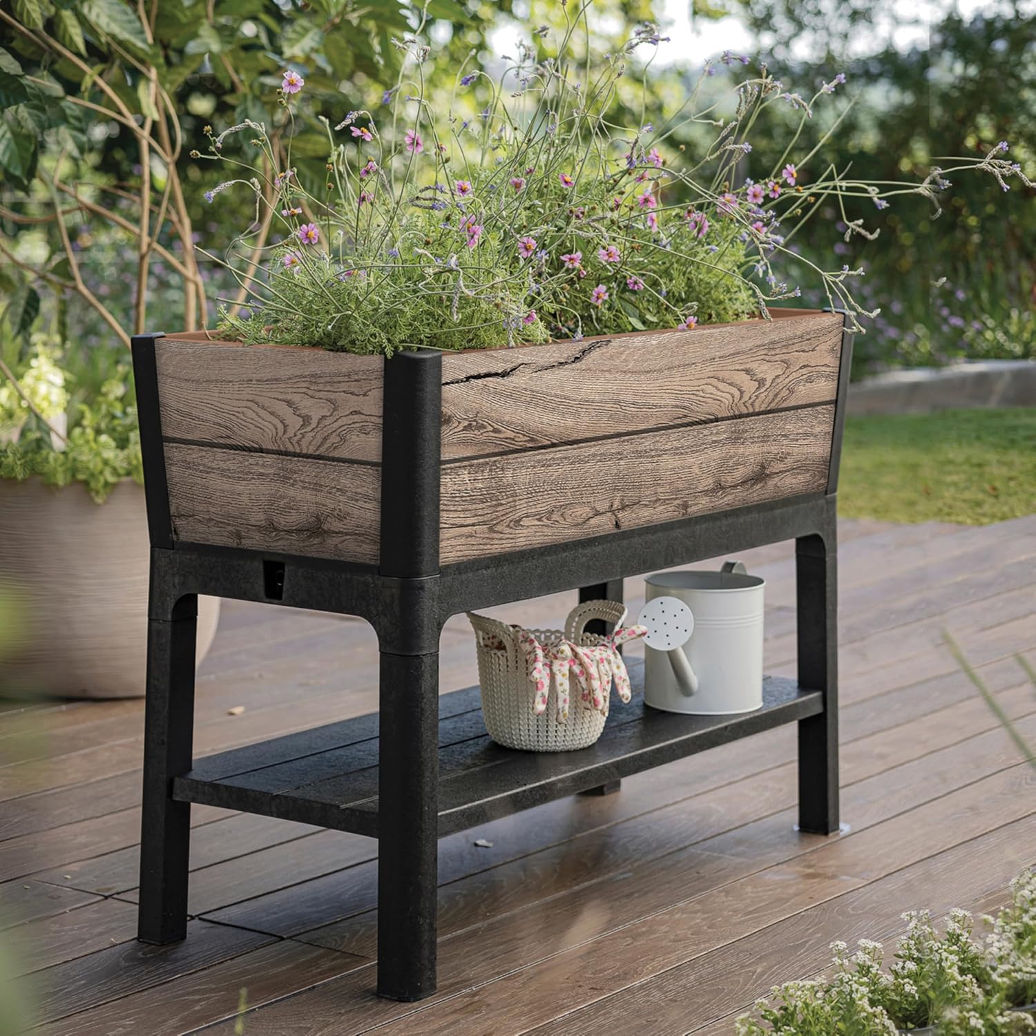 Keter Hochbeet Darwin 110L – Pflanzkasten/Hochbeet in Holzoptik Pinie – Wetterfestes Gemüsebeet mit Selbstbewässerung & Ablauf – Ergonomische Arbeitshöhe für Balkon & Garten (113x47x80 cm)