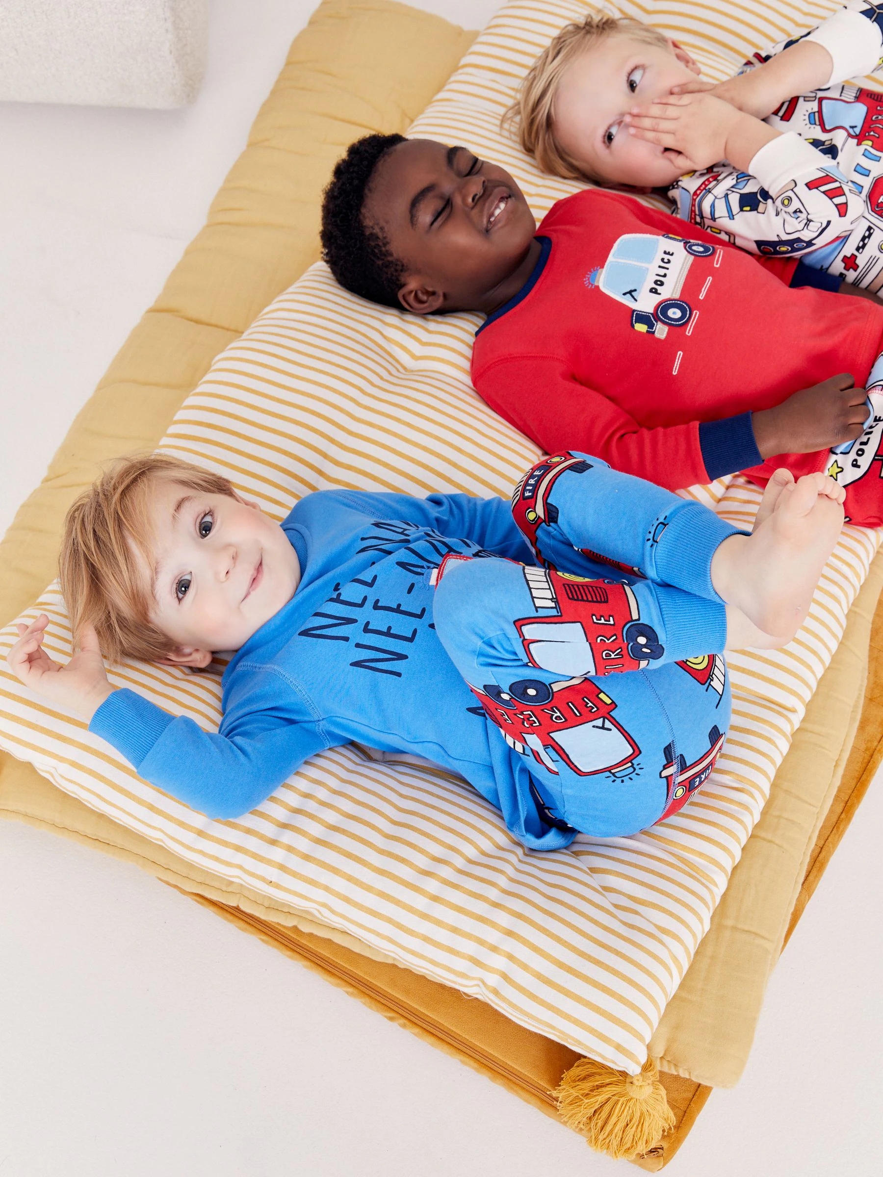 Rood/blauw met hulpvoertuigenprint - Mini Knusse Pyjama's 3 Set (9mnd-10jr)