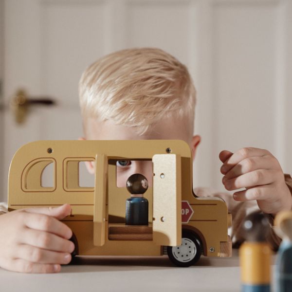 Schoolbus met poppetjes FSC