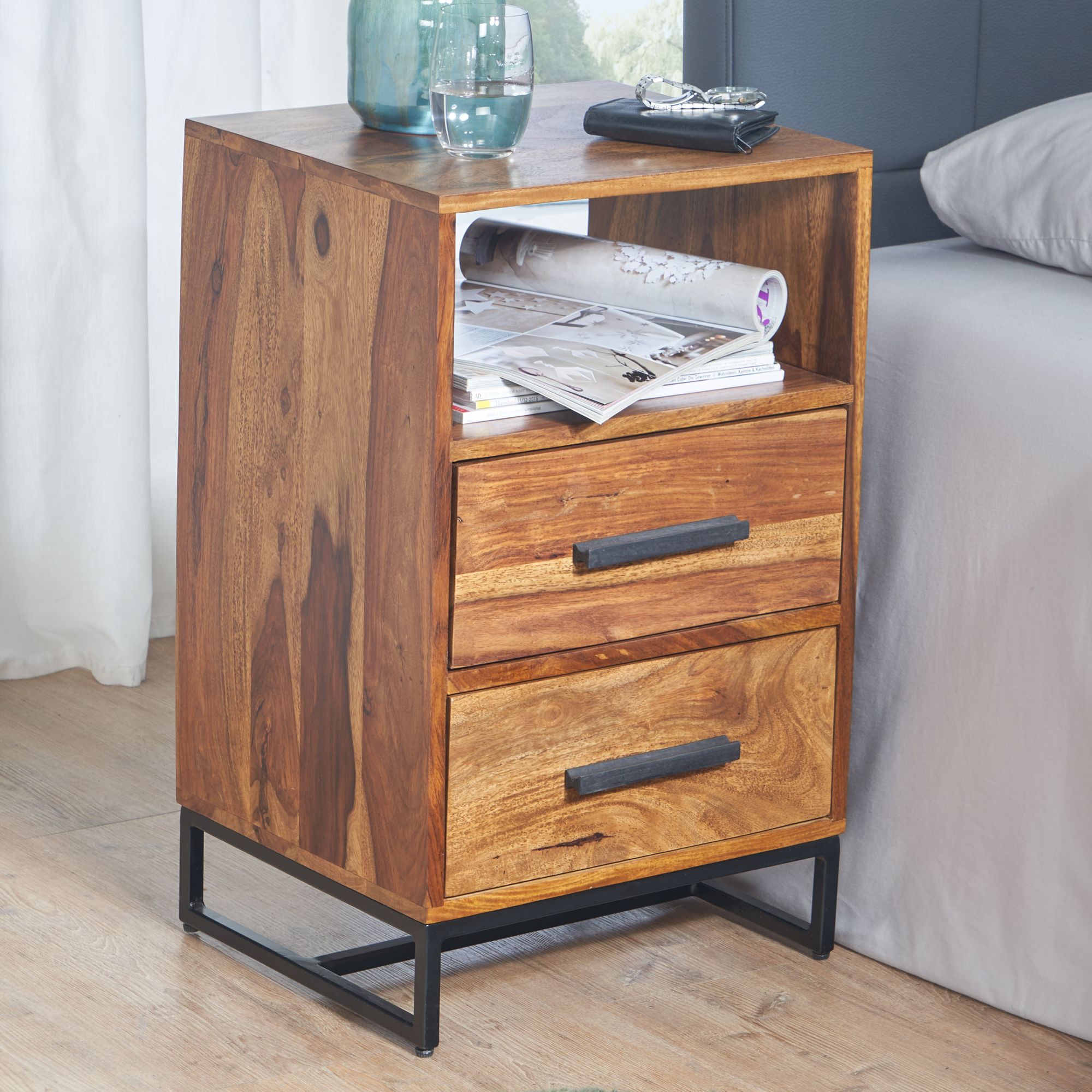 KADIMA DESIGN Moderne Nachtkommode im Industrial-Style, Massivholz- und Metall-Design, für Boxspringbetten