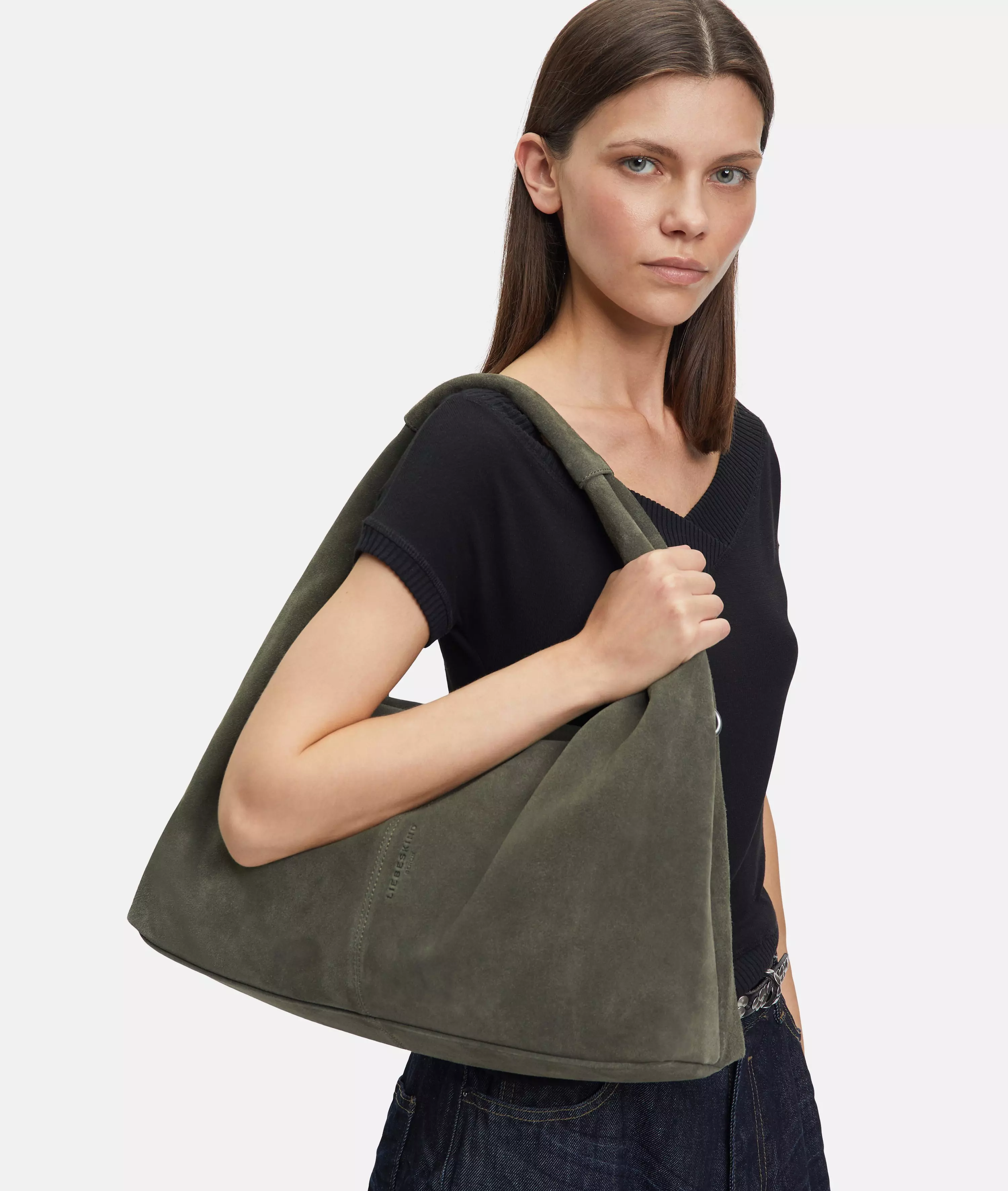 Scarlet Sachtel M Spacious shoulder bag made from soft suede