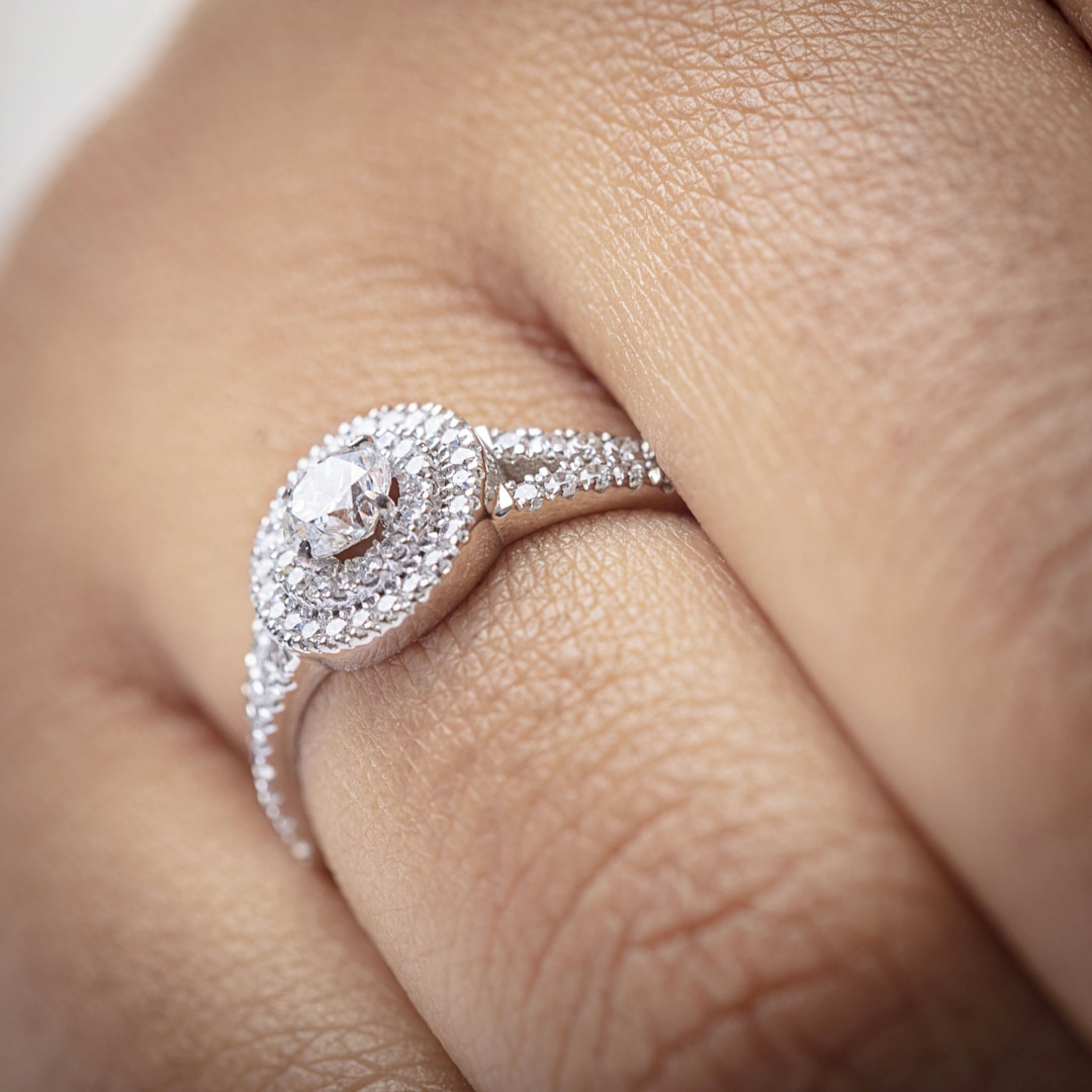 Verlobungsring 750/18 K Weissgold mit Diamanten 0.68 ct H/si