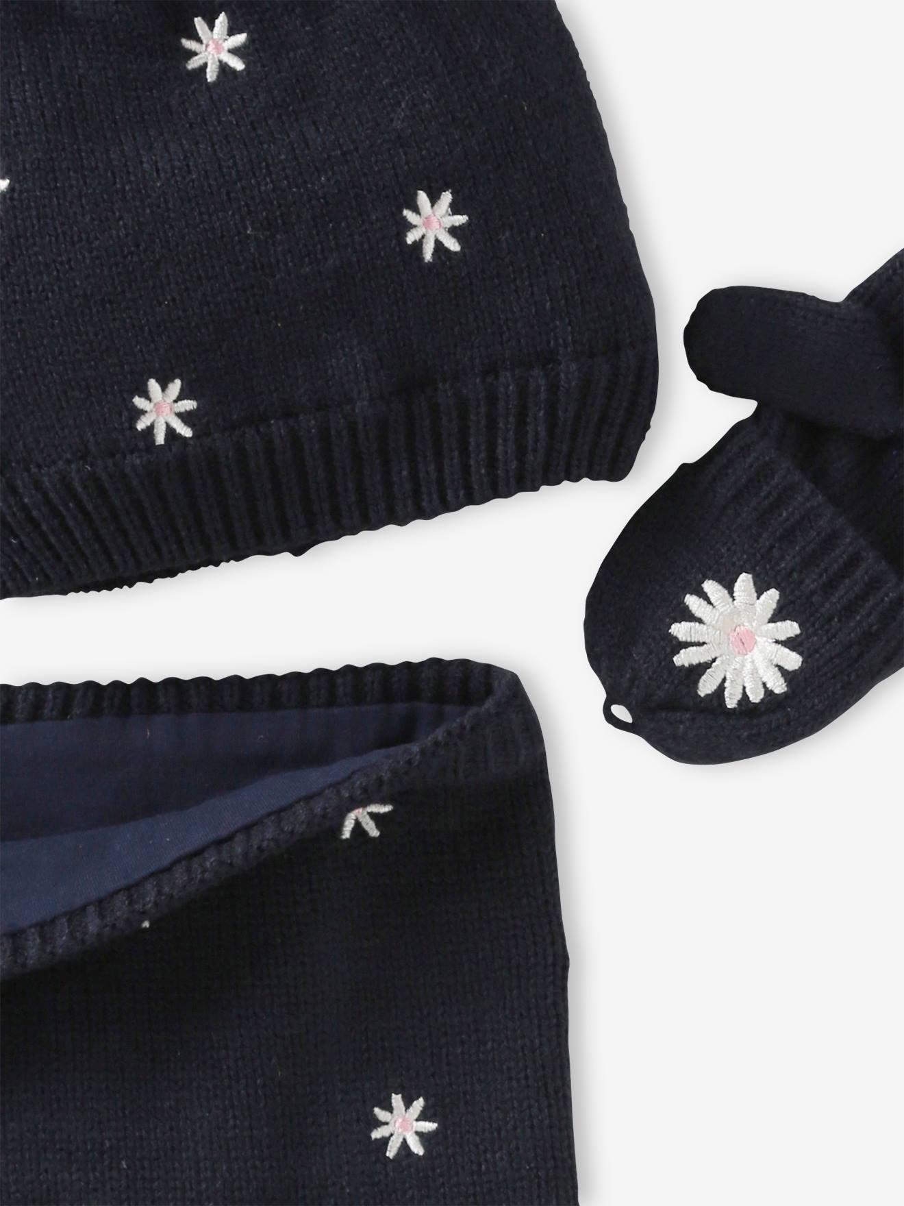 Look da menina: chapéu + cachecol tubular + luvas azul-marinho com estampa de margaridas