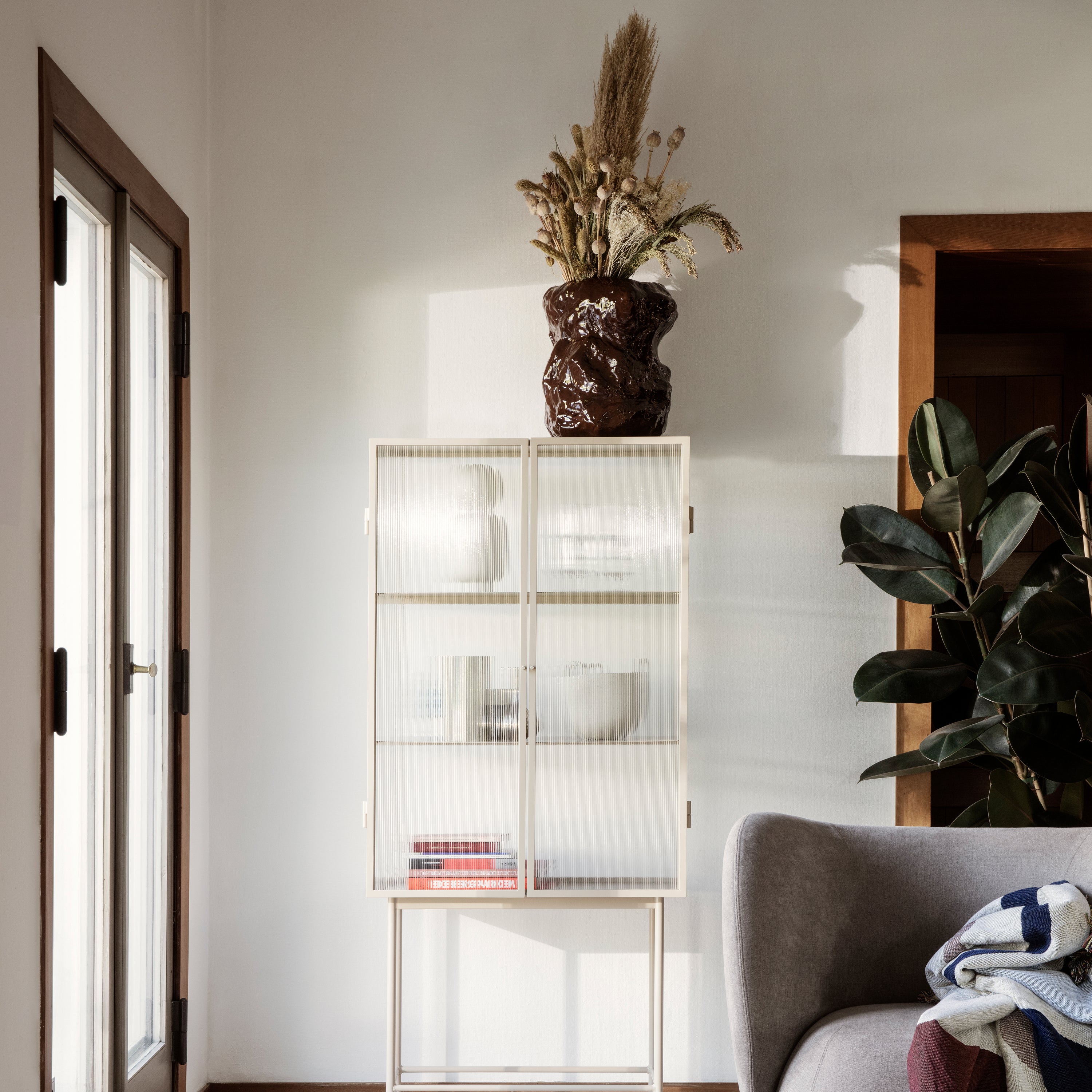 Ferm Living Haze Vitrinekast - Cashmere
