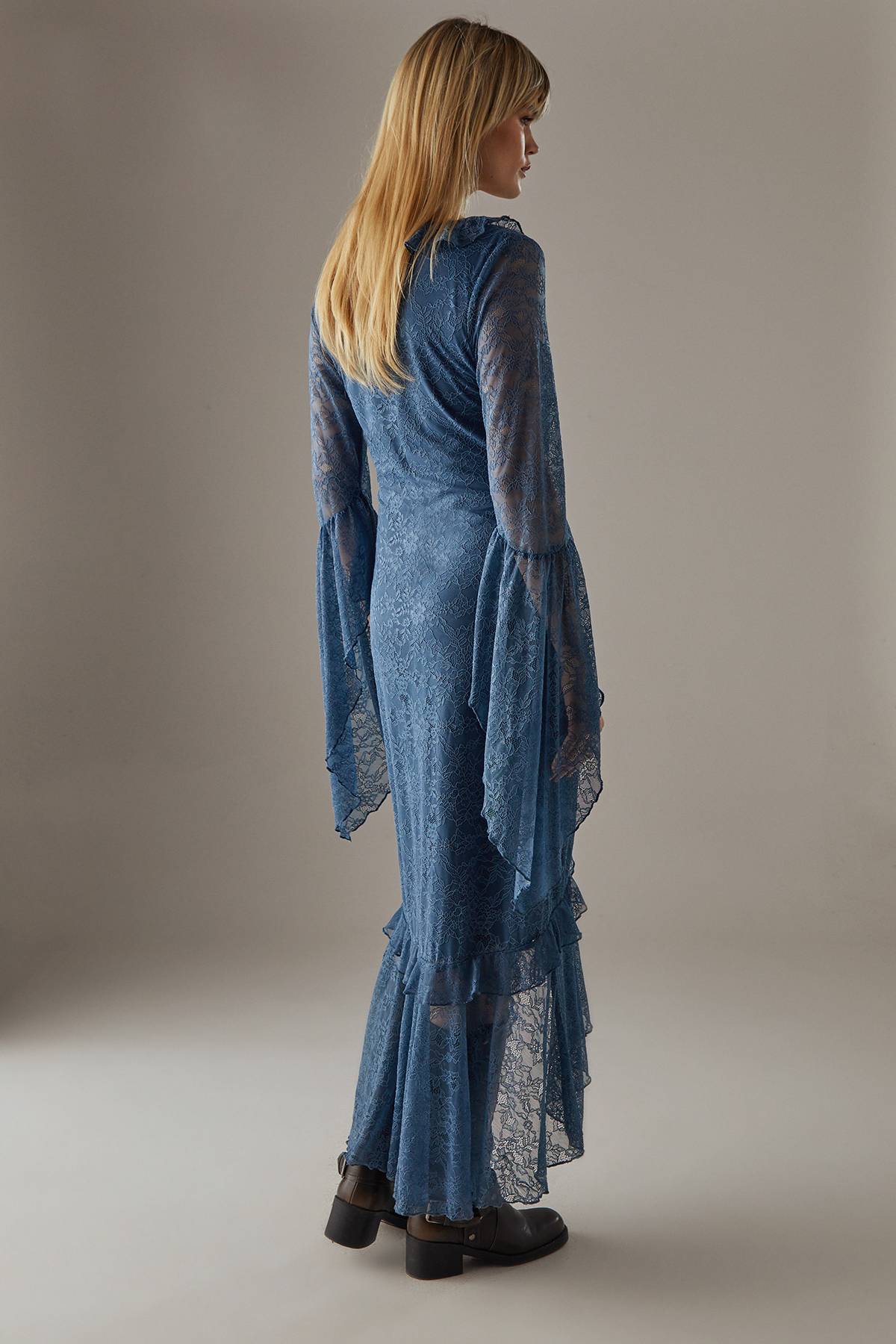 Warehouse Robe Maxi en Dentelle à Boutonnage et Volants