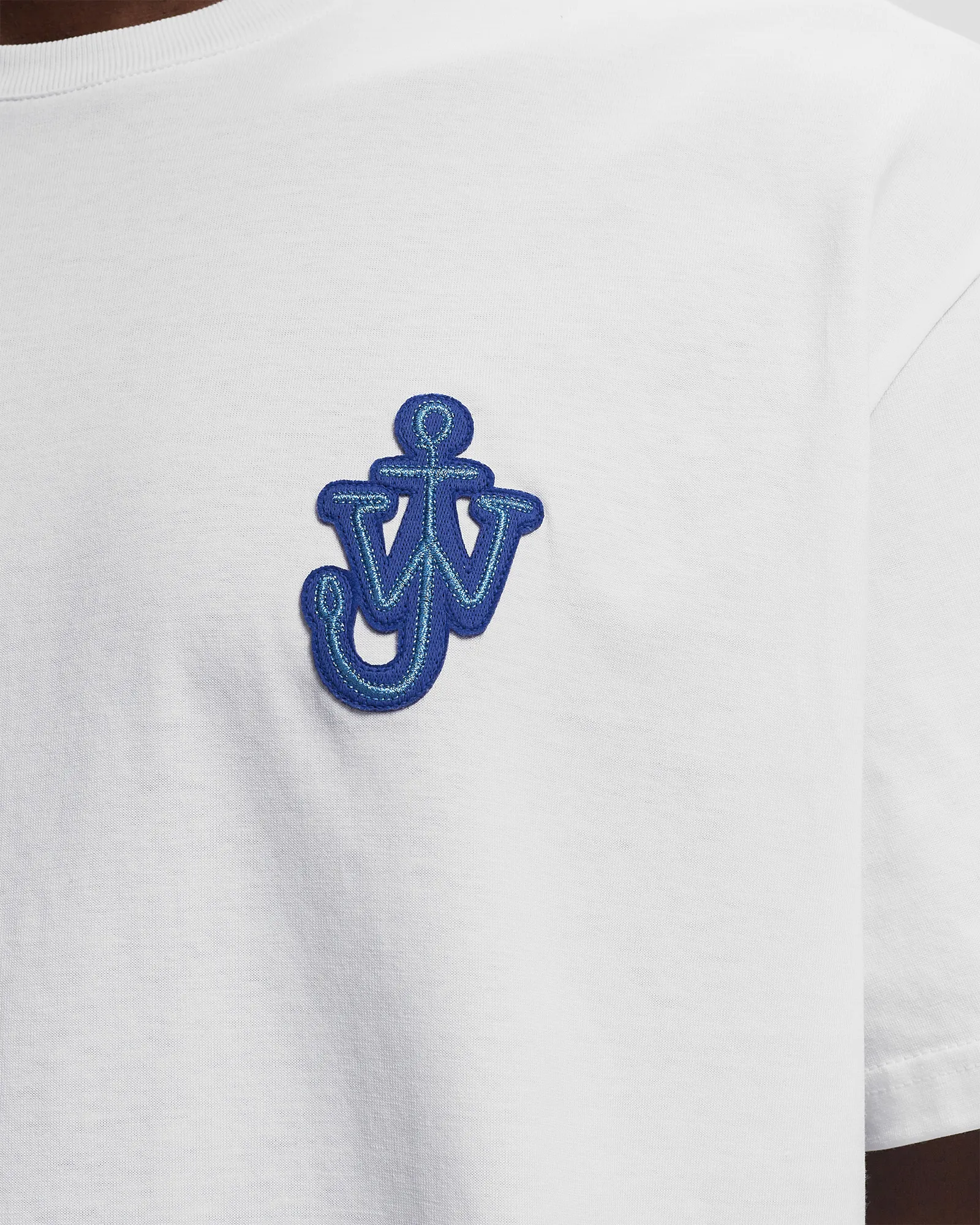 Camiseta JW Anderson com patch de âncora