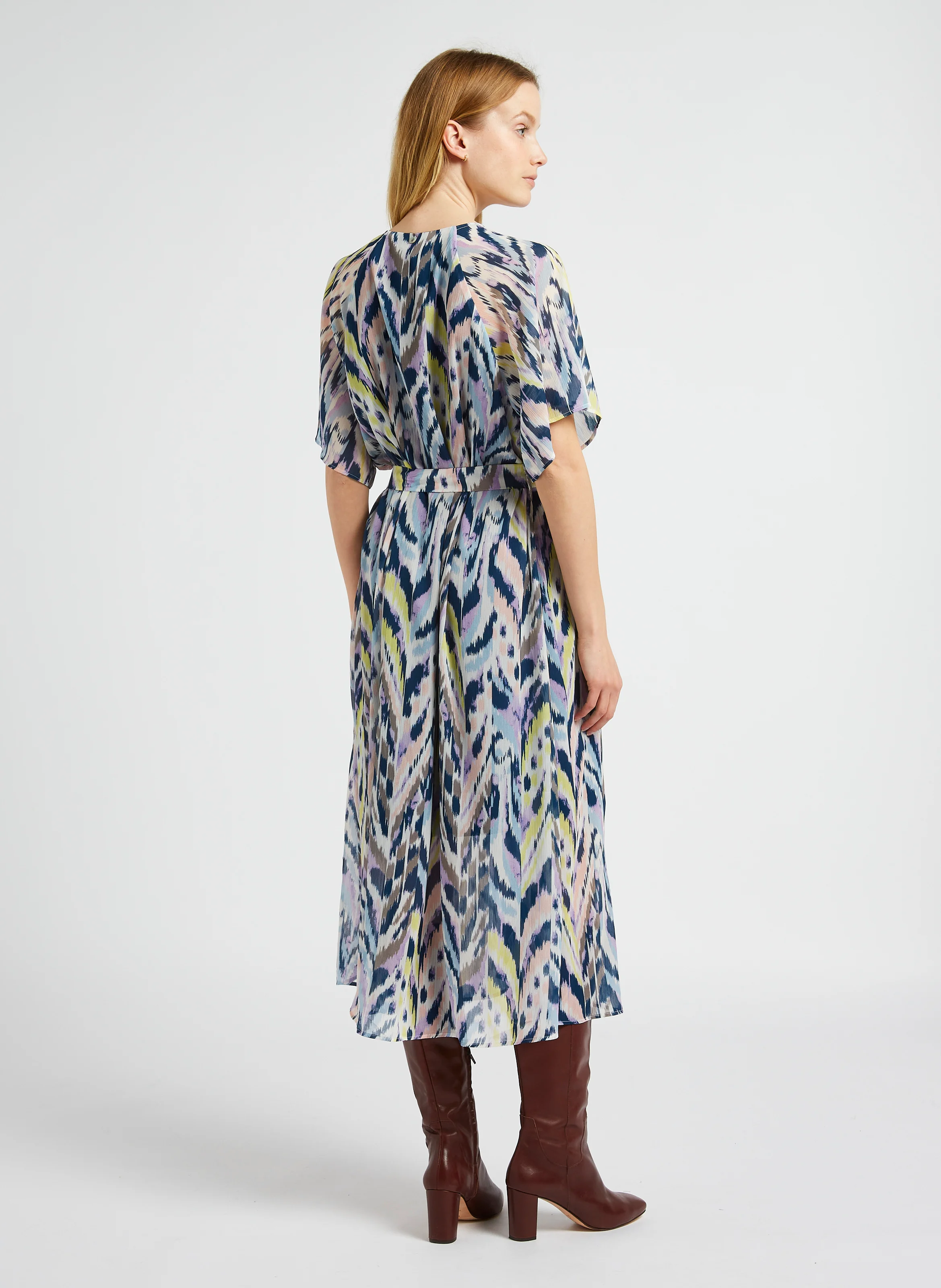 RADKA - Robe longue évasée à col V | Blanc