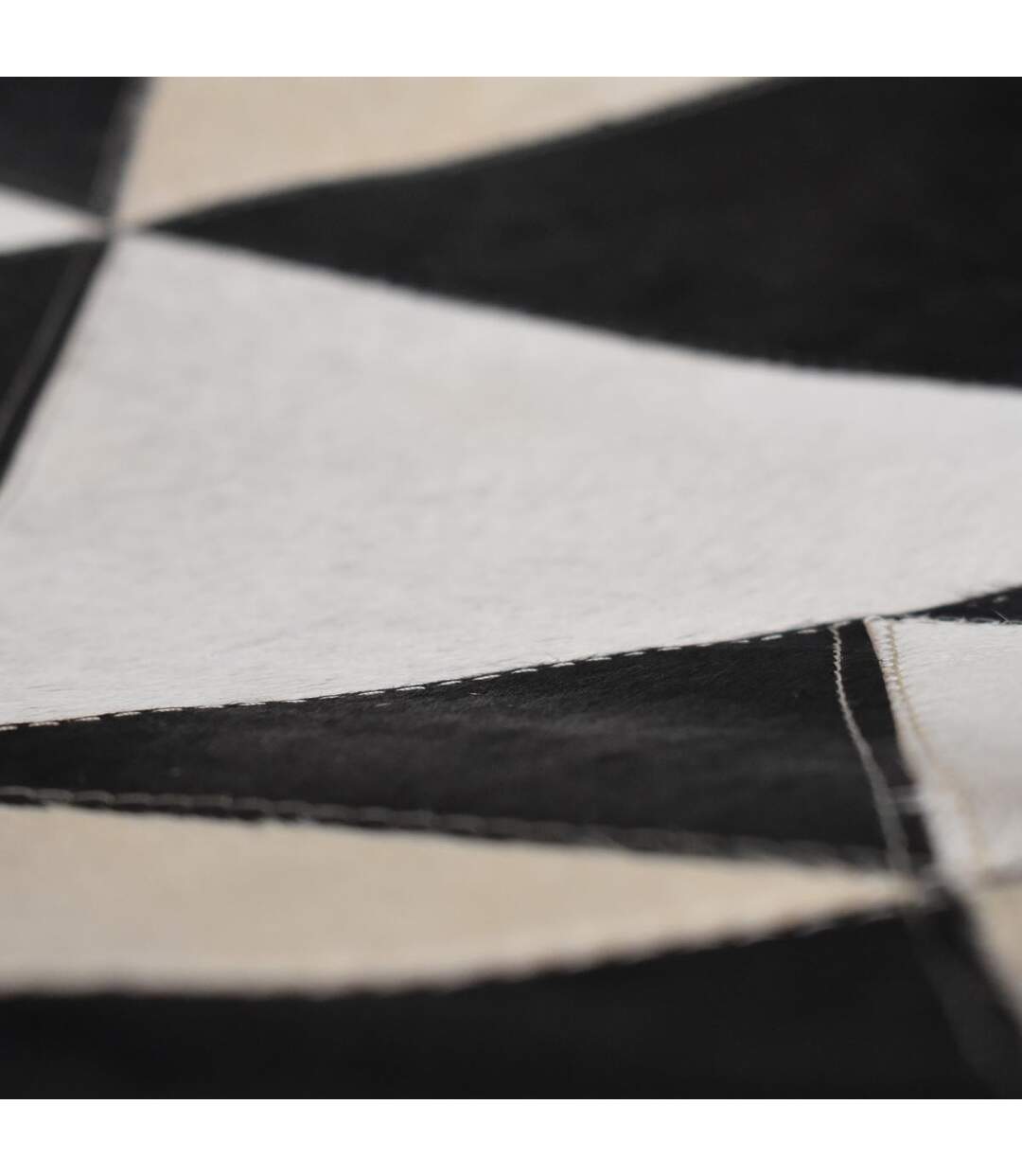 Tapis salon TRIBLACK en peau de bête Fait main