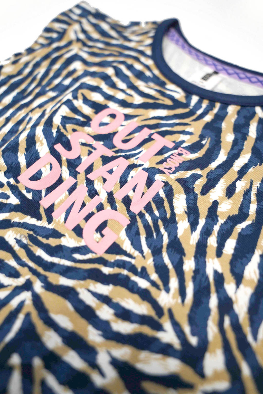 B.Nosy jurk B.Outstanding met all over print blauw/zand