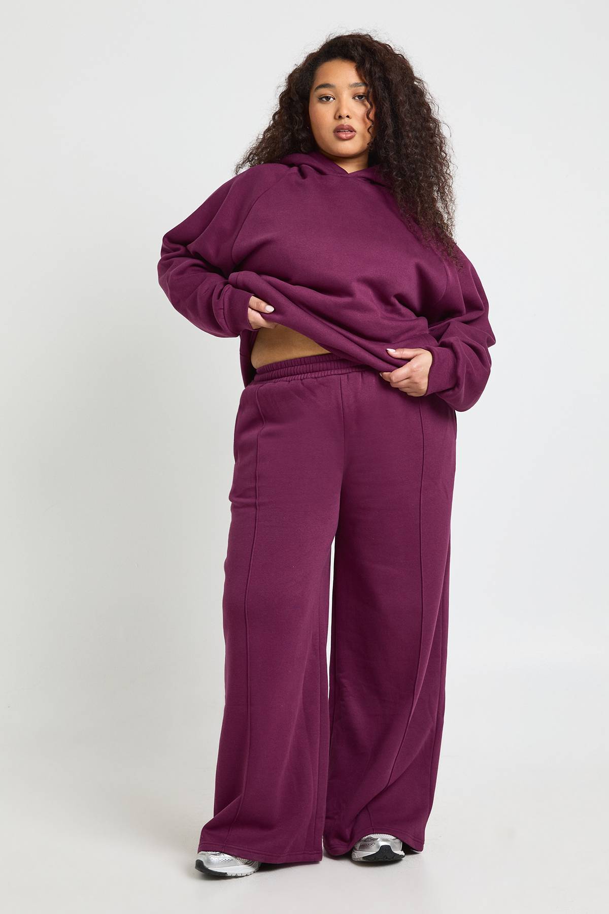 boohoo Jogging Jambe Droite À Détail De Pinces Plus Core Basic