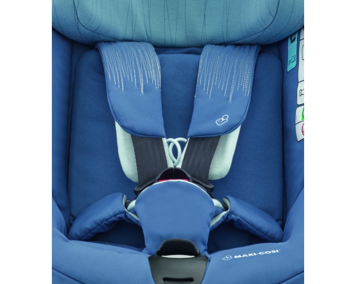 AxissFix Plus 0 - 4 Y  45 - 105 cm  0 - 19 kg    i-Size safety |    360° swiveling seat |    Grows with baby from birth to 4y |    Rearward & forward-facing travel |