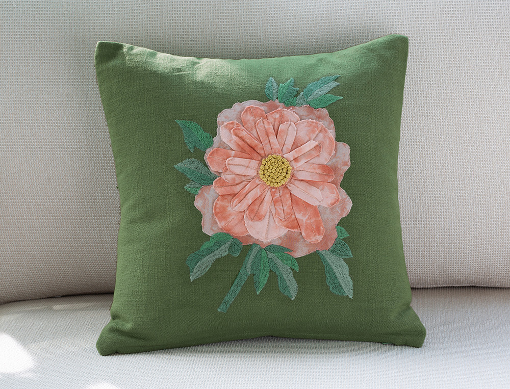Coussin brodé-Valse des fleurs