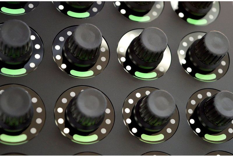 DJ TECHTOOLS - Midi Fighter Twister - DJ Controller