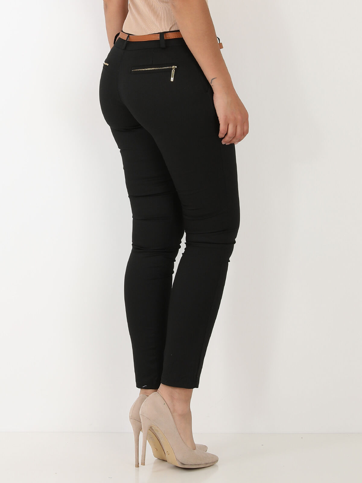 Pantalon à pinces avec ceinture- Noir