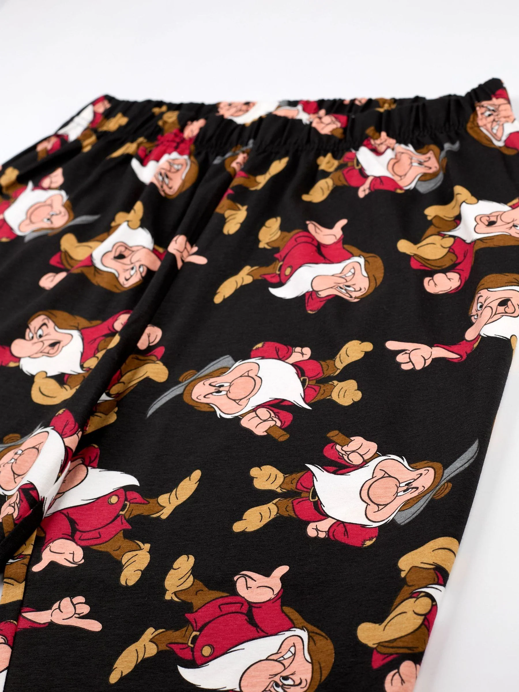 Vanilla Underground heren Disney Sneeuwwitje zwart pyjama met korte mouwen en lange pijpen van 100% katoen