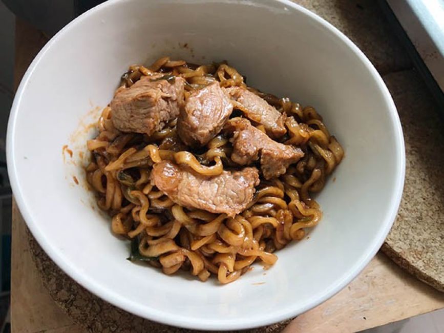 Jjapaguri met steak (van de film Parasite)