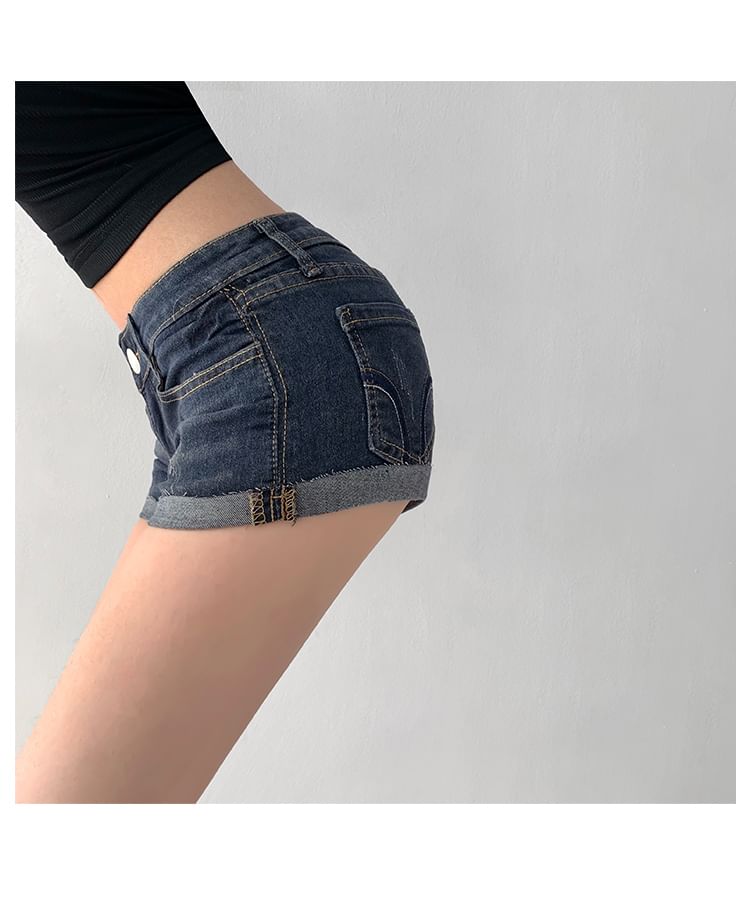 Shira - Denim shorts met lage taille en opgerolde zoom