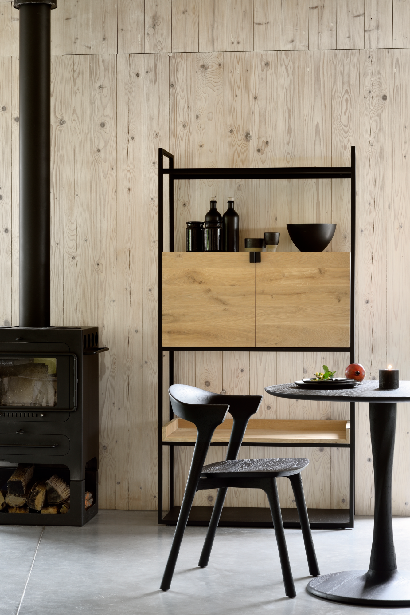 Eettafel Torsion zwart eiken Ø90 cm