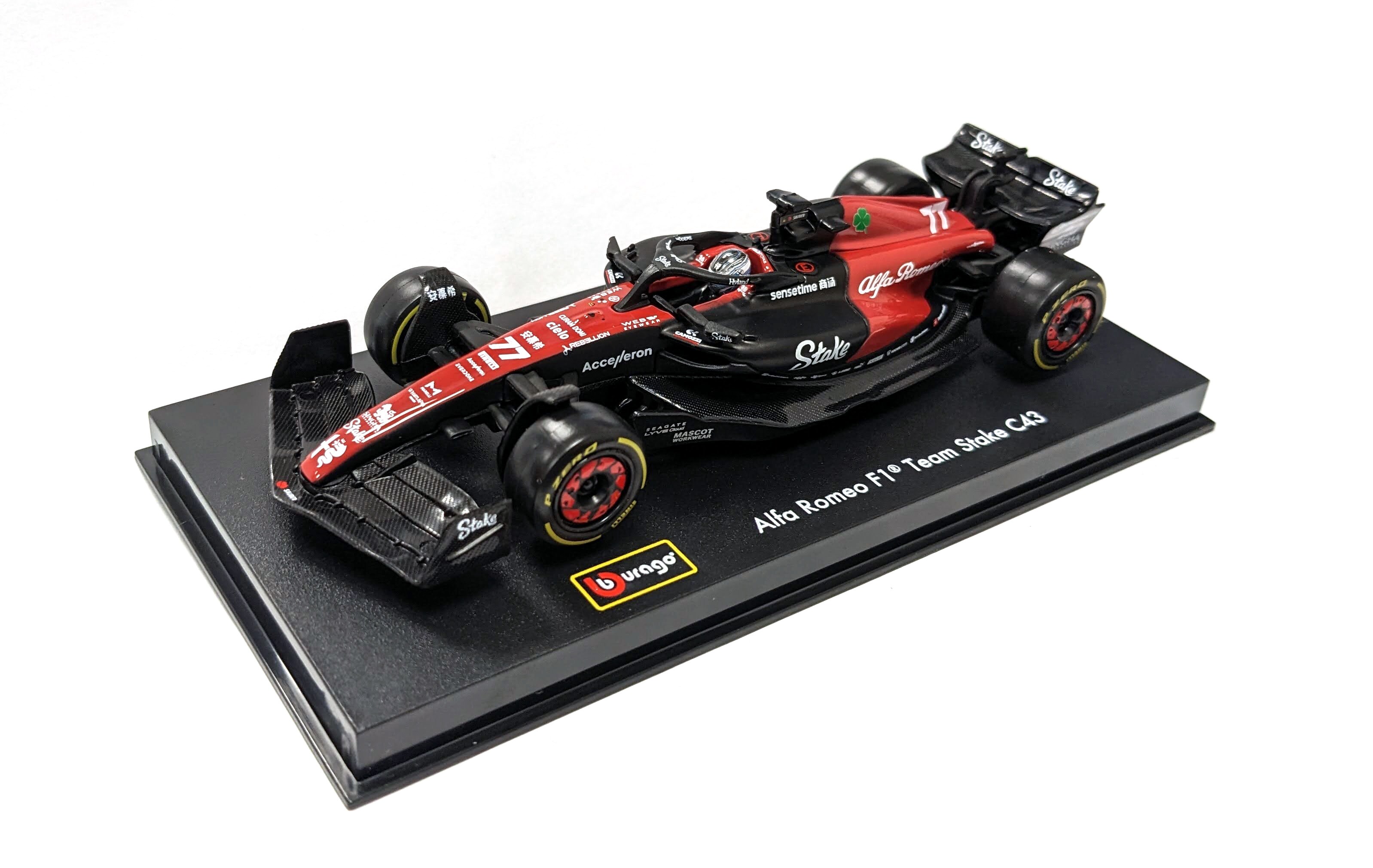 Bburago 18-38086 - Modellauto - F1 Alfa Romeo C43 #77 Bottas (mit Helm, Maßstab 1:43) Formel 1