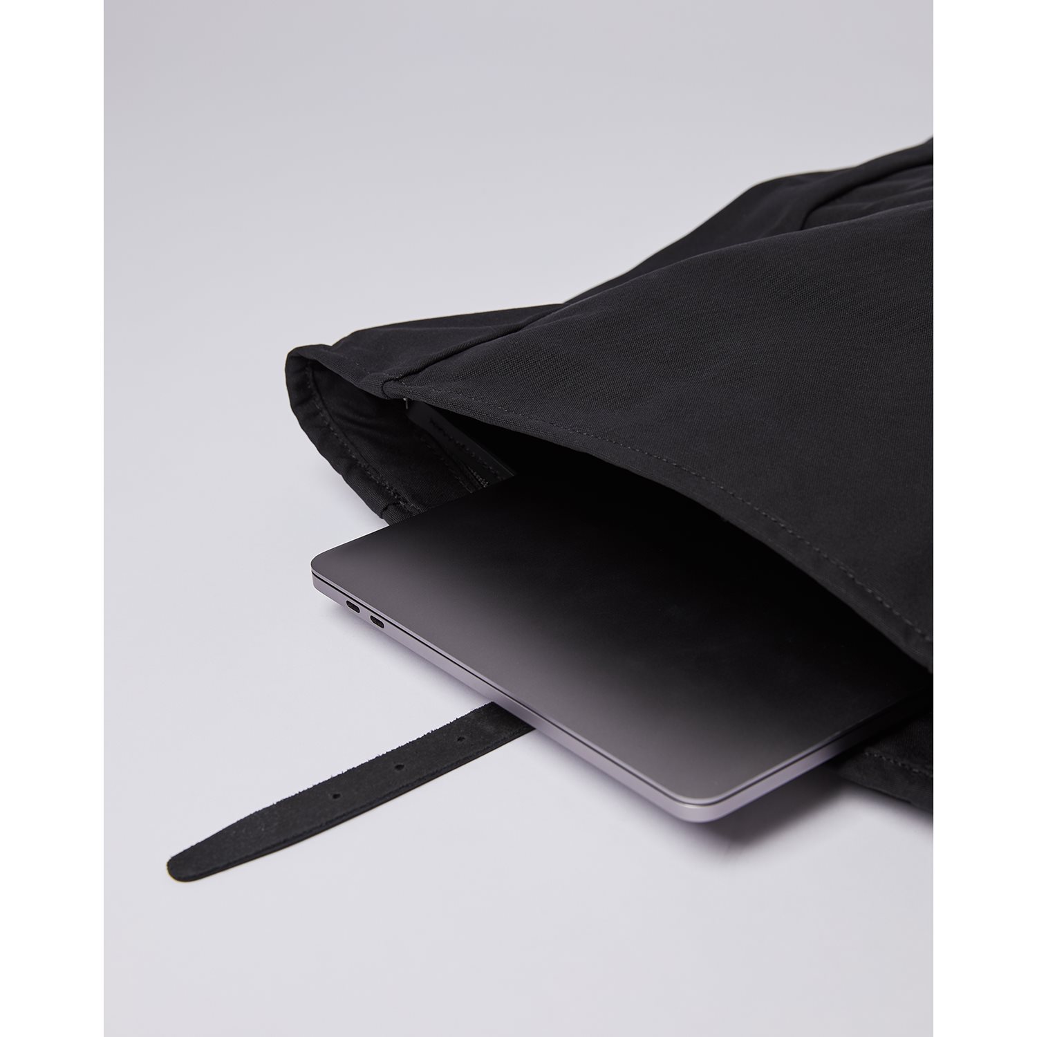 Sandqvist Dante Backpack II black with black leather