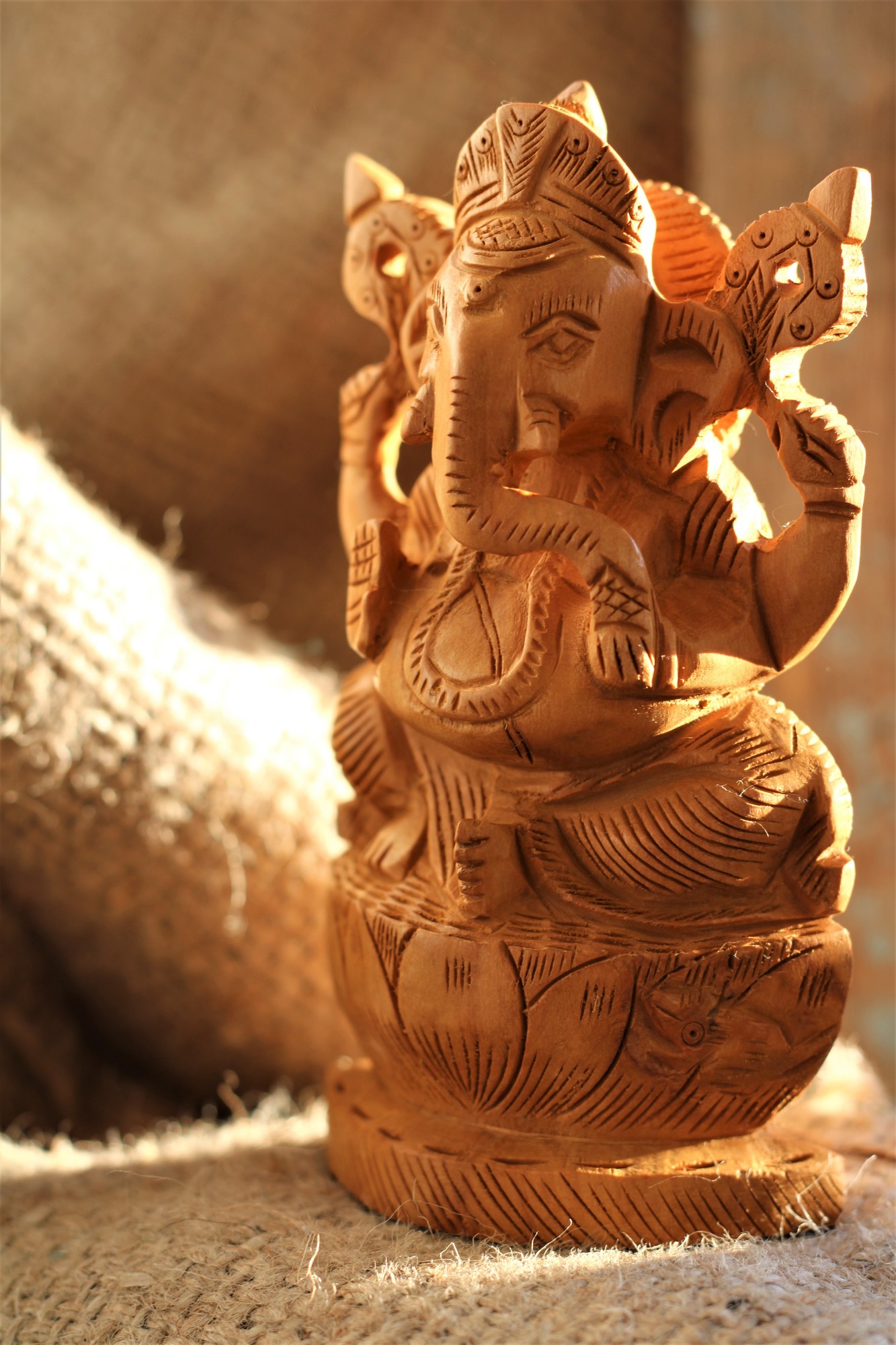 Figur 'Ganesha' aus Holz, natur, H 12,5 cm, B 7,5 cm, L 3,7 cm von fischer's lagerhaus