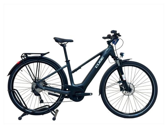 Produit reconditionné . Cube Touring Hybrid One 625 SHIMANO ALIVIO 2024 . Vélo électrique . Cube . très bon état