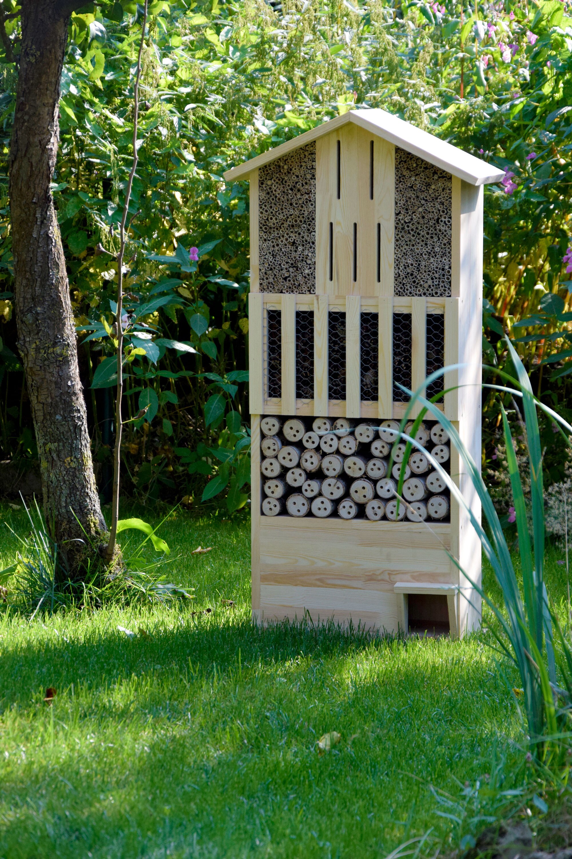 dobar XXL Insektenhotel-Wand mit Igelhaus