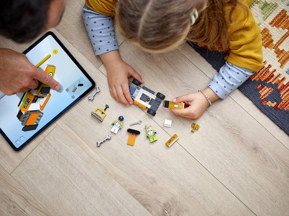 LEGO®CITY 60322 - LA VOITURE DE COURSE