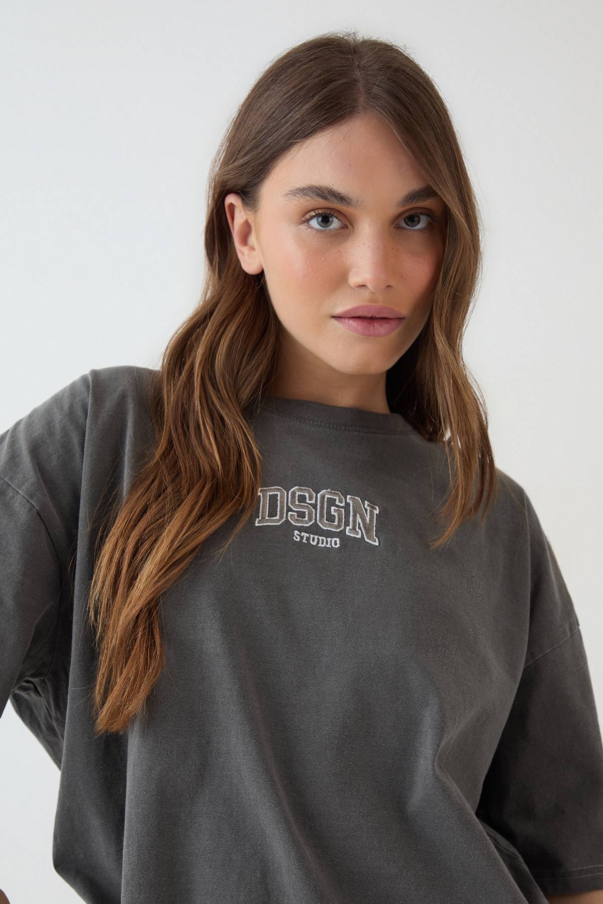 T-shirt Oversize Brodé Surteint Dsgn Studio