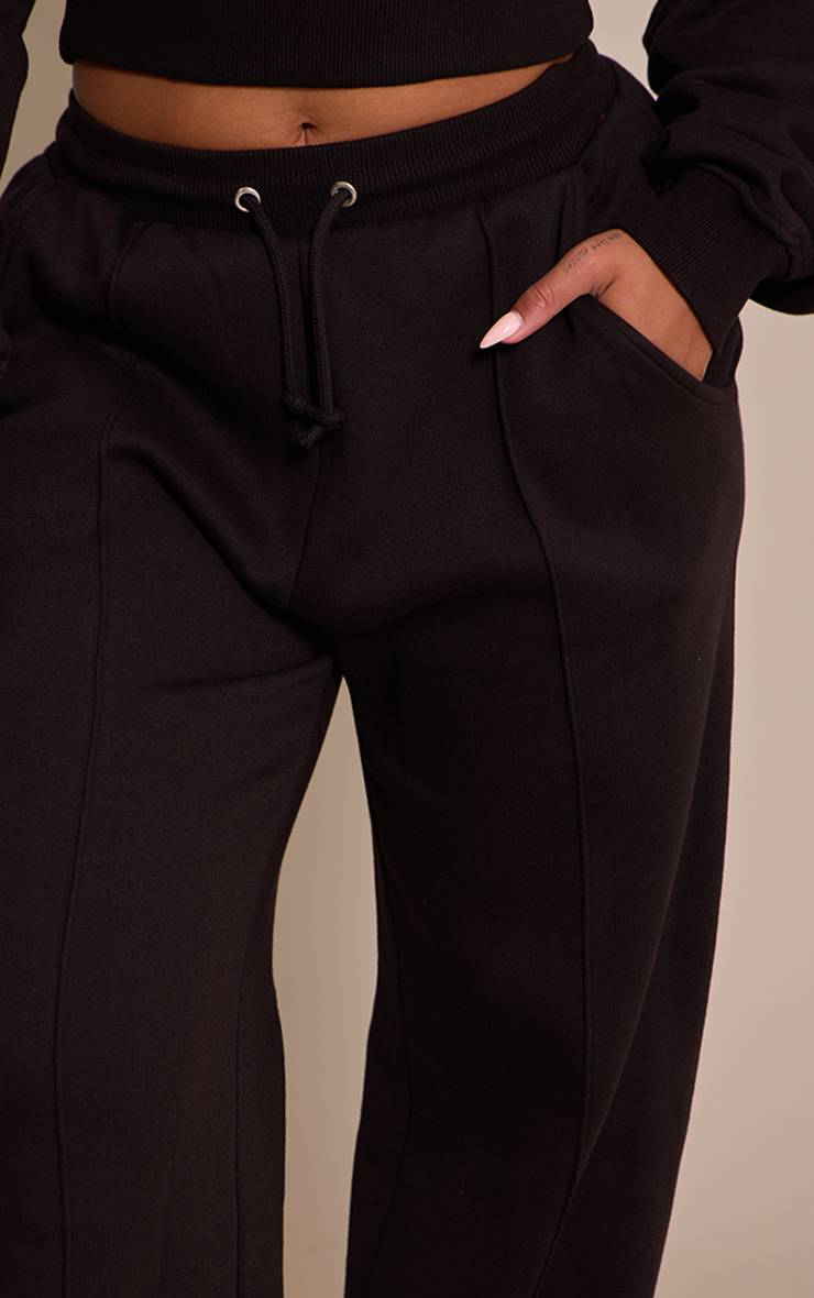 Noir Jogger Large Shape En Molleton Avec Détails De Coutures Sur Le Devant