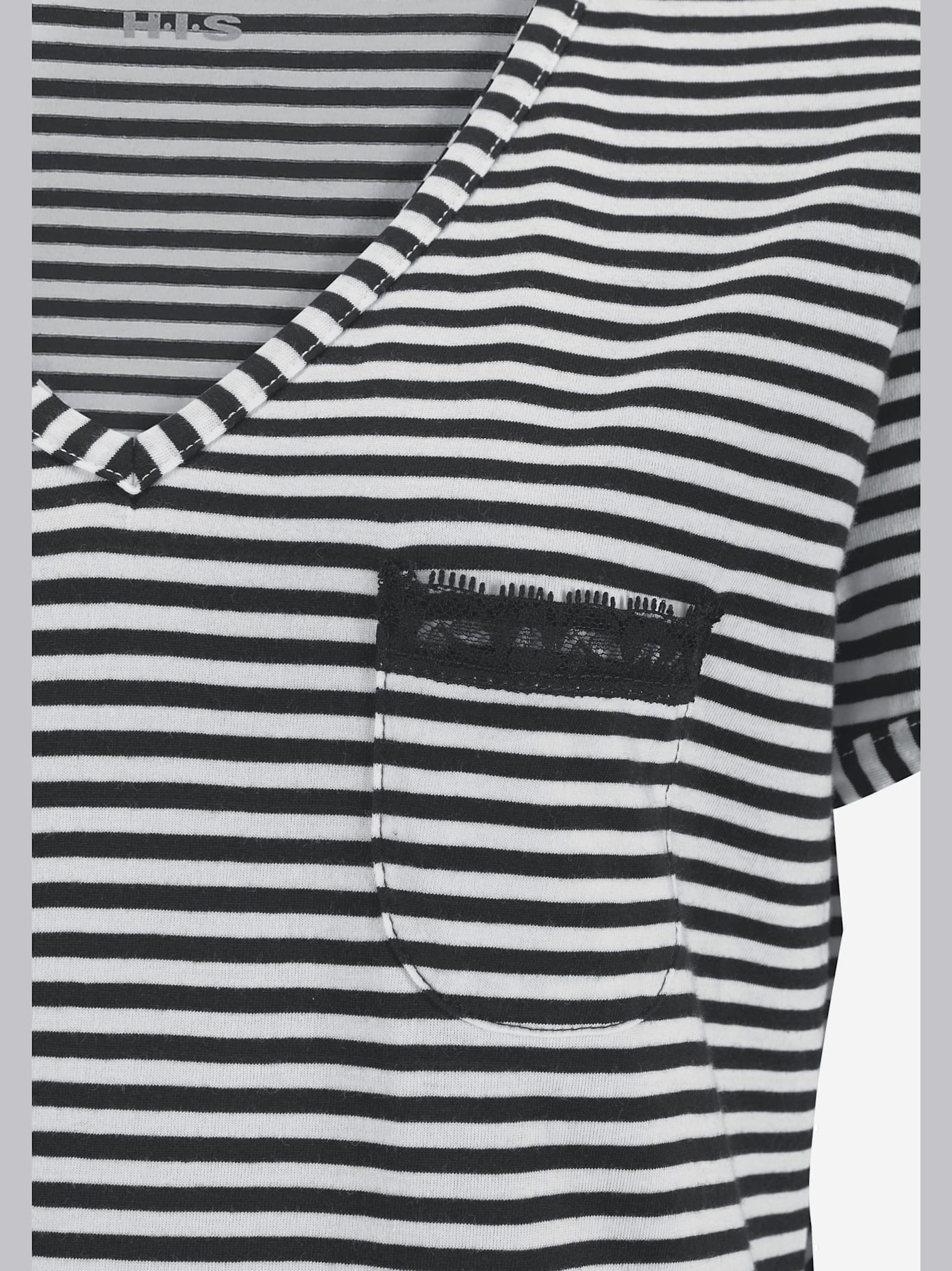 Chemise de nuit rayée avec dentelle