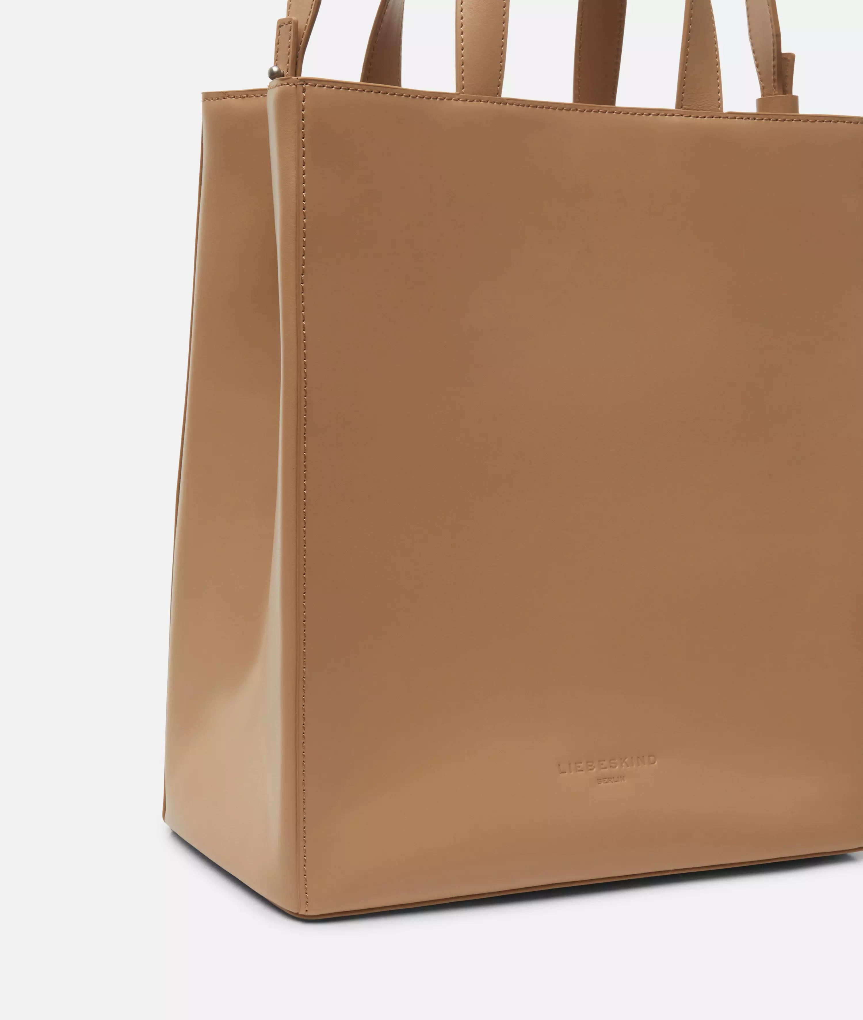 Paper Bag M Spacious tote in smooth leather