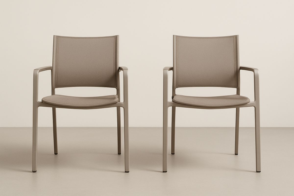 2er Set Stapelbare Stühle mit Armlehnen Polypropylen Braun