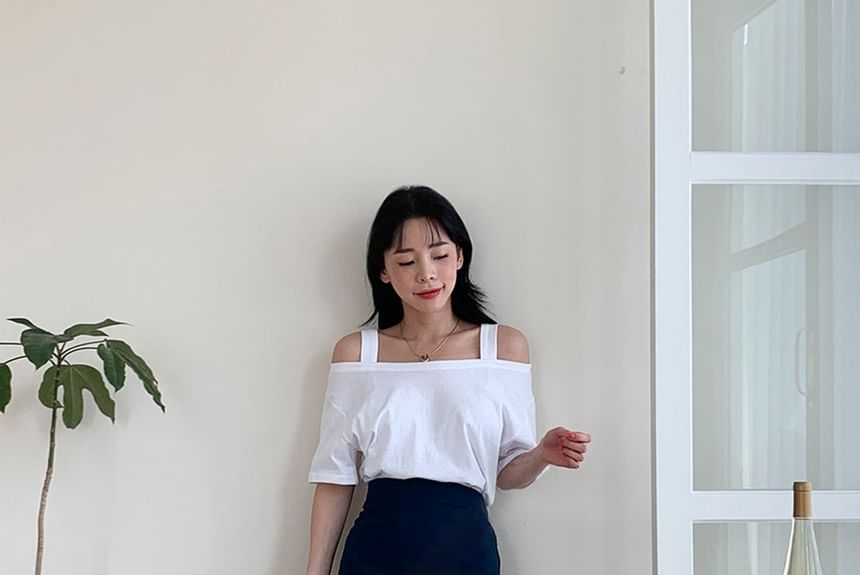 SeoulPop - Effen top met korte mouwen en koude schouders