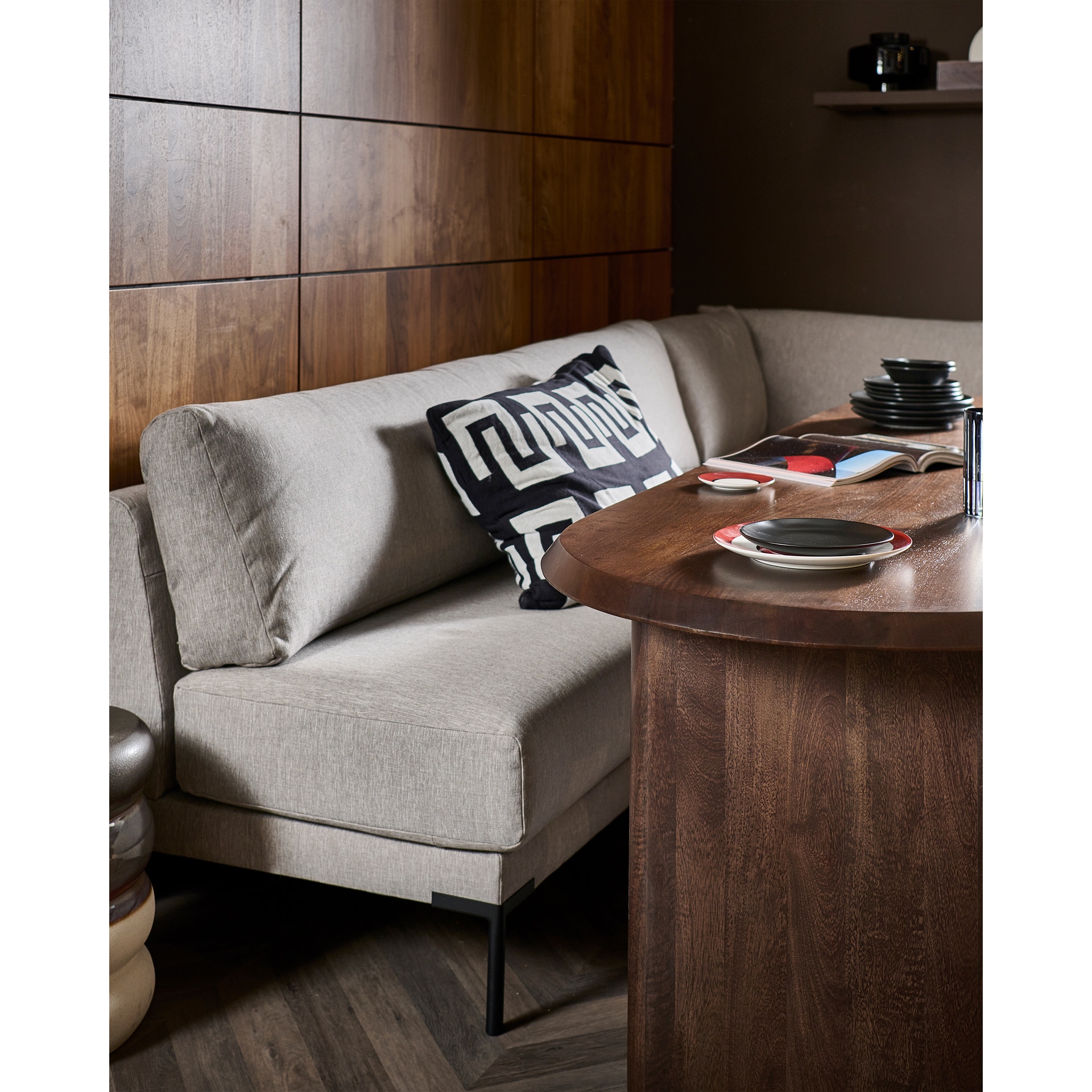 Esstisch ELLIPS 240 x 90 cm Mangoholz in Nussbaum lackiert