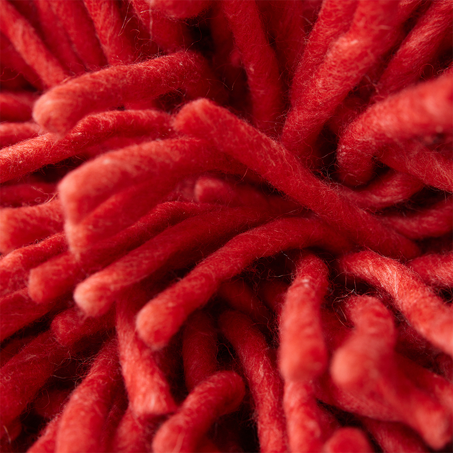 Sierkussen Rugged woolen cherry red 50x50 cm
