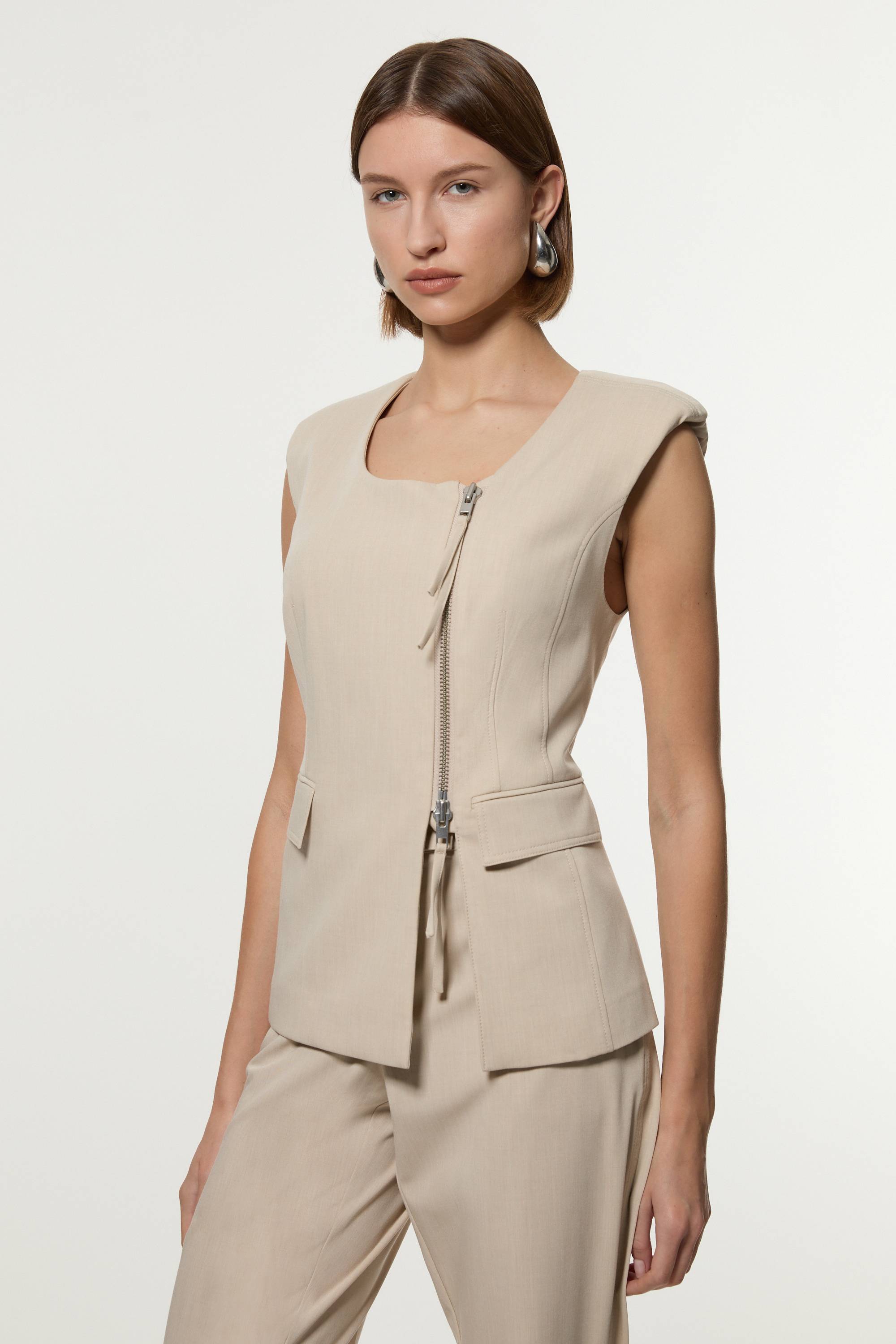 KarenMillen Gilet ajusté en viscose avec fermeture éclair et surpiqûres multiples