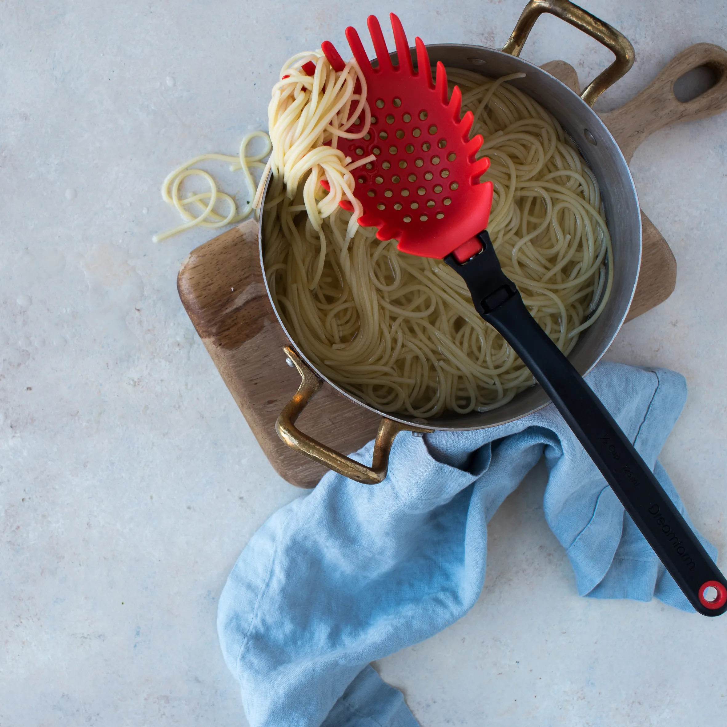 Dreamfarm Holey Spadle Pastaske