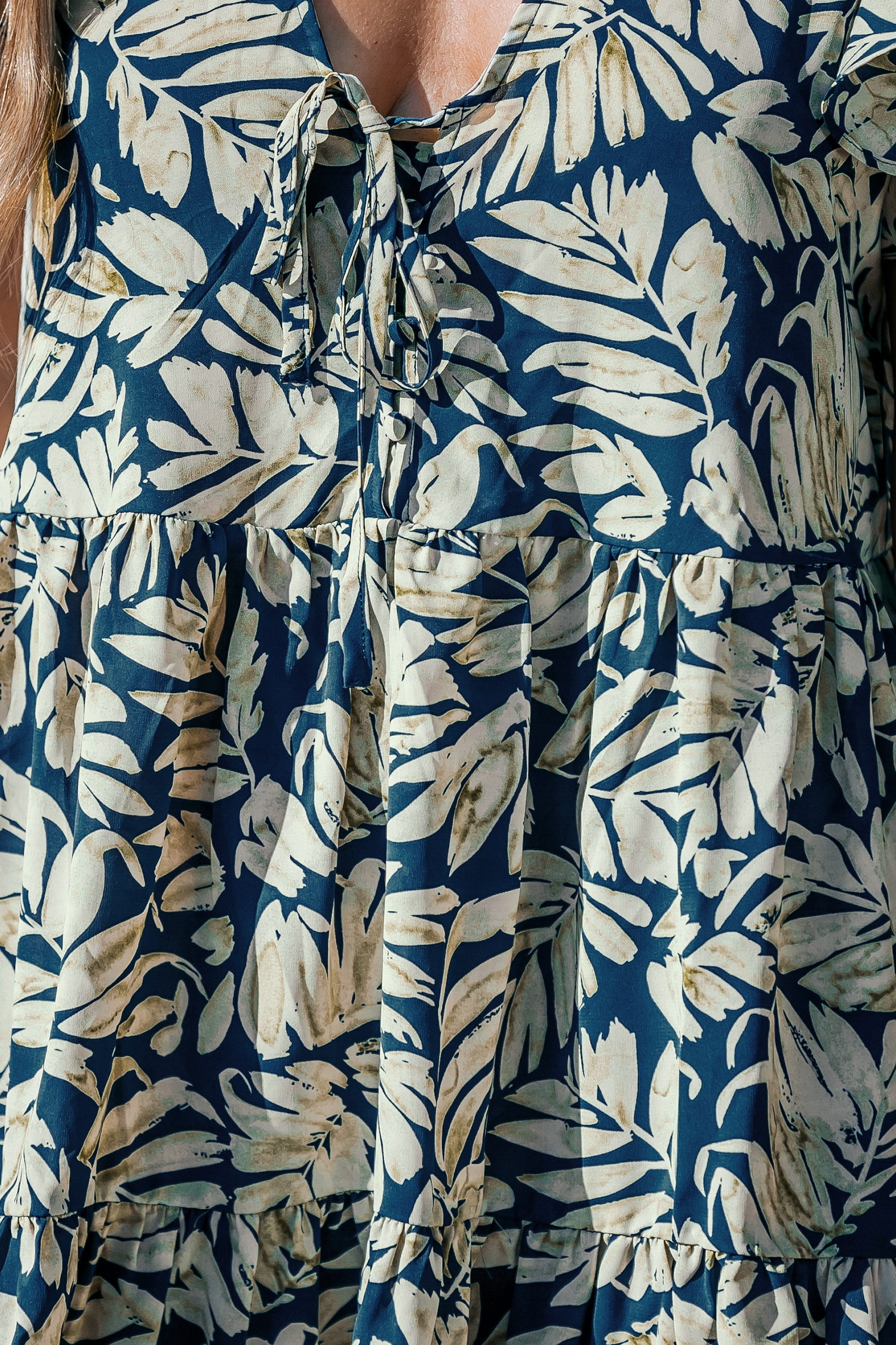 Robe mini à manches évasées tropicale bleu marine