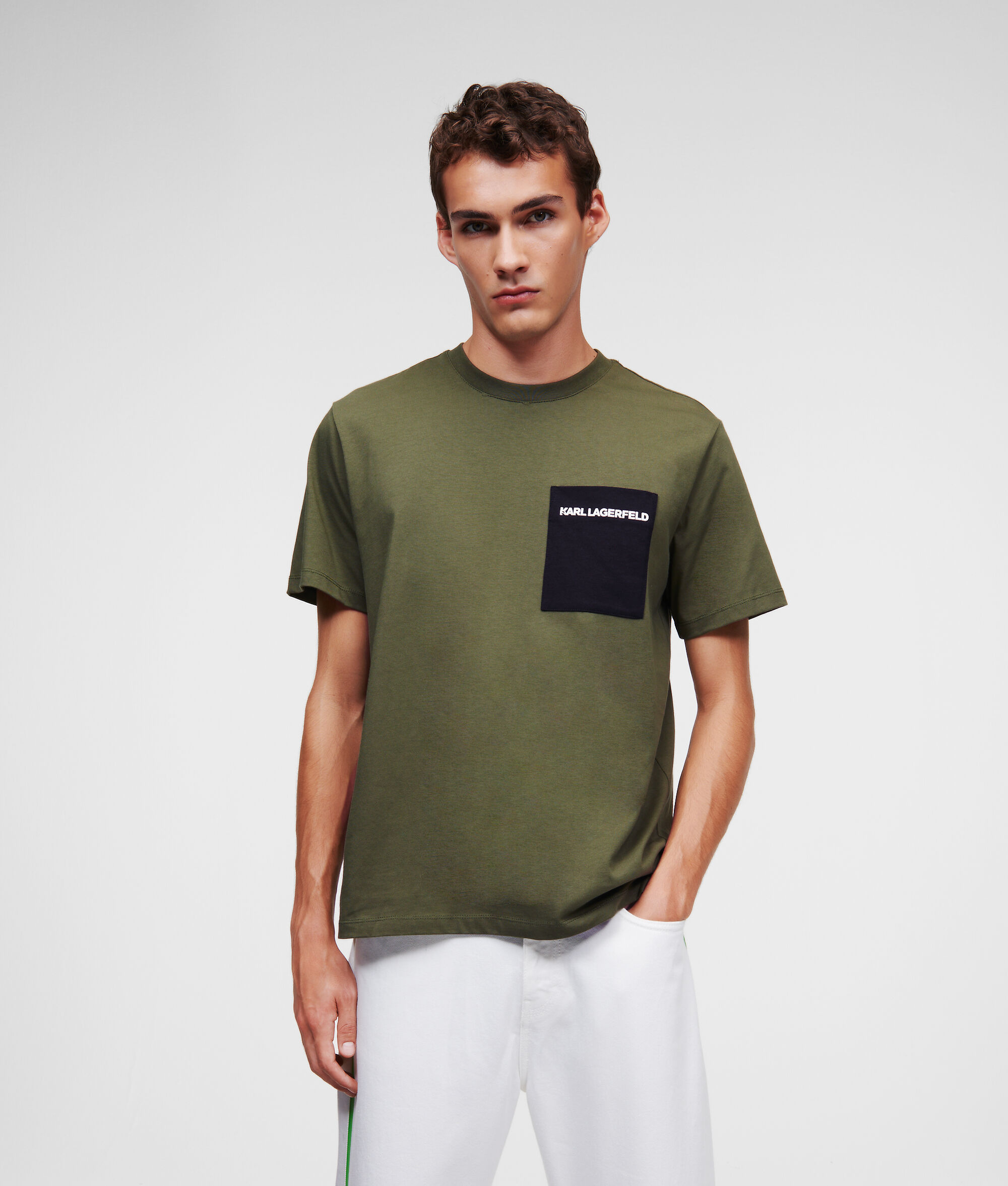 T-SHIRT À POCHES CONTRASTANTES
