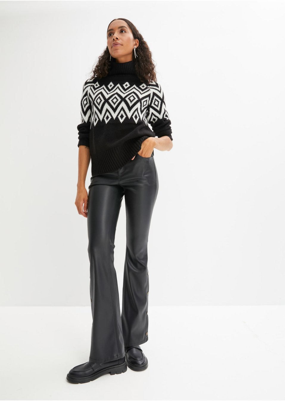 Pantalon évasé avec boutons bijoux