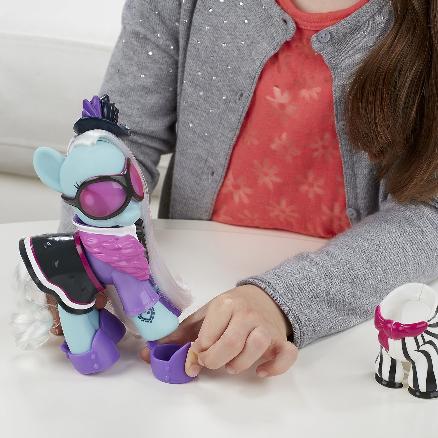 Hasbro - My Little Pony Figur - Photo Finish mit verschiedenen ansteckbaren Outfits