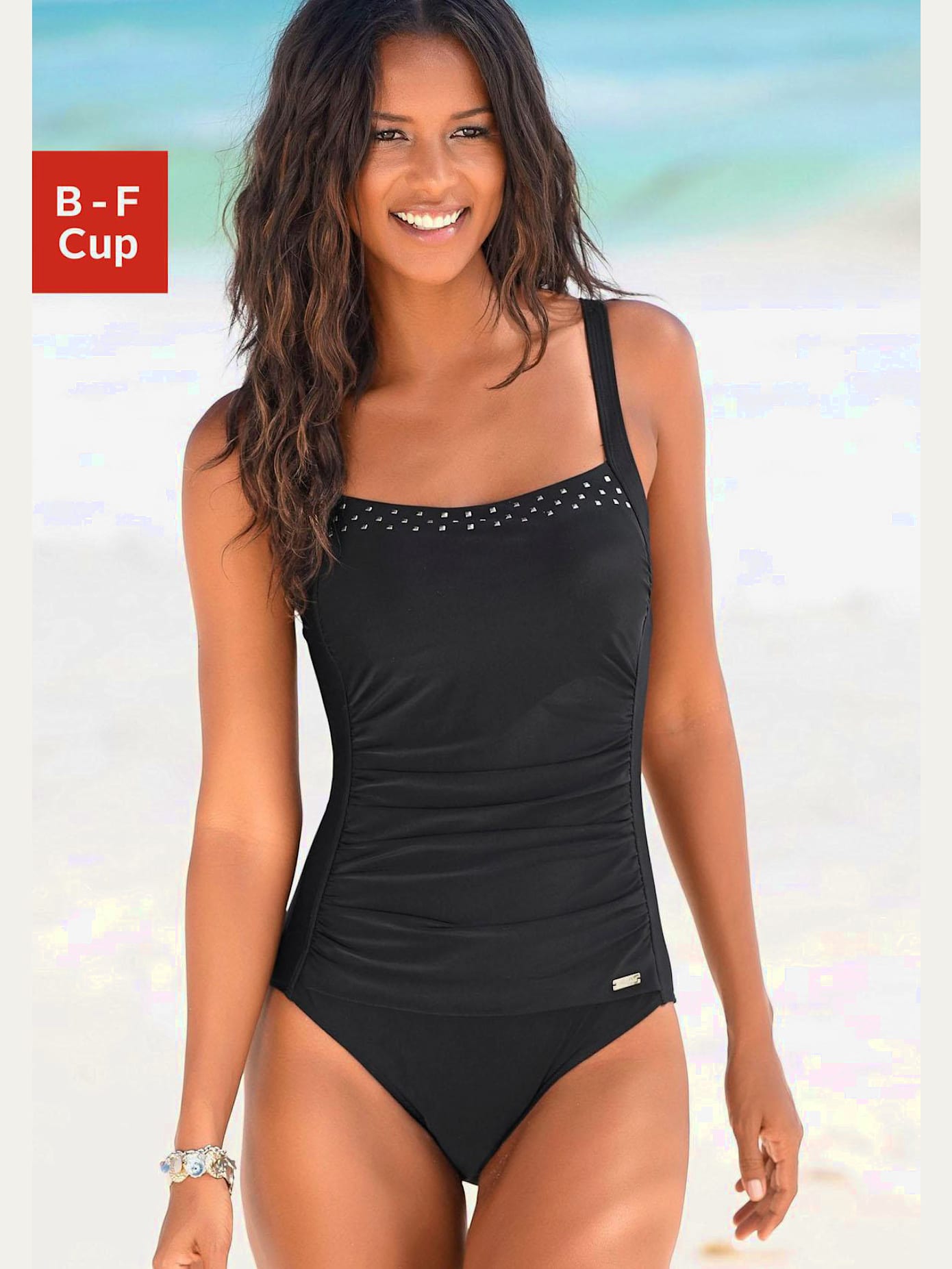 Maillot de bain moderne avec rivets décoratifs couleur doré